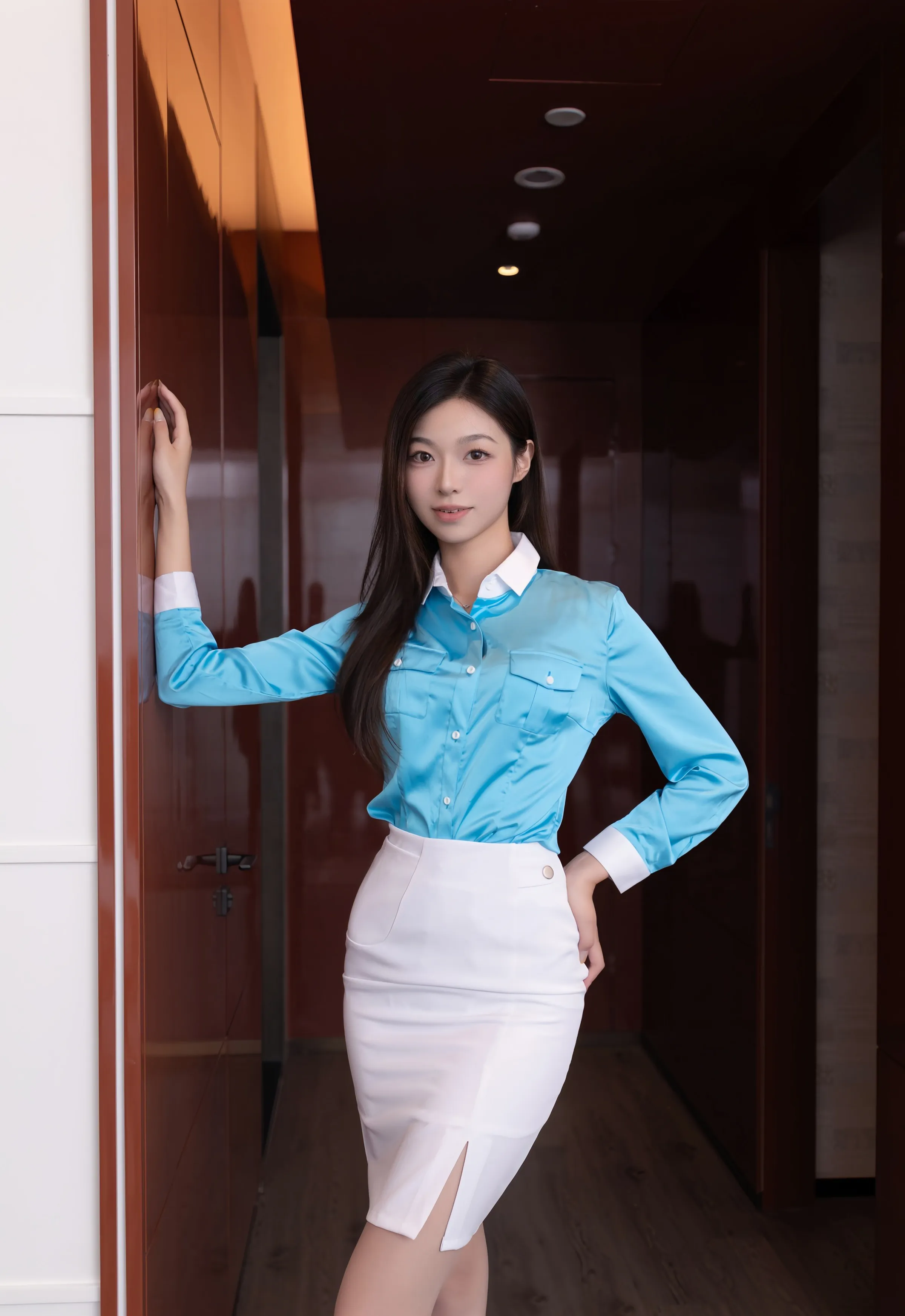 [XiuRen秀人网] No.10816 kiki柚柚 新人首套写真 性感空姐制服诱惑 [80张]