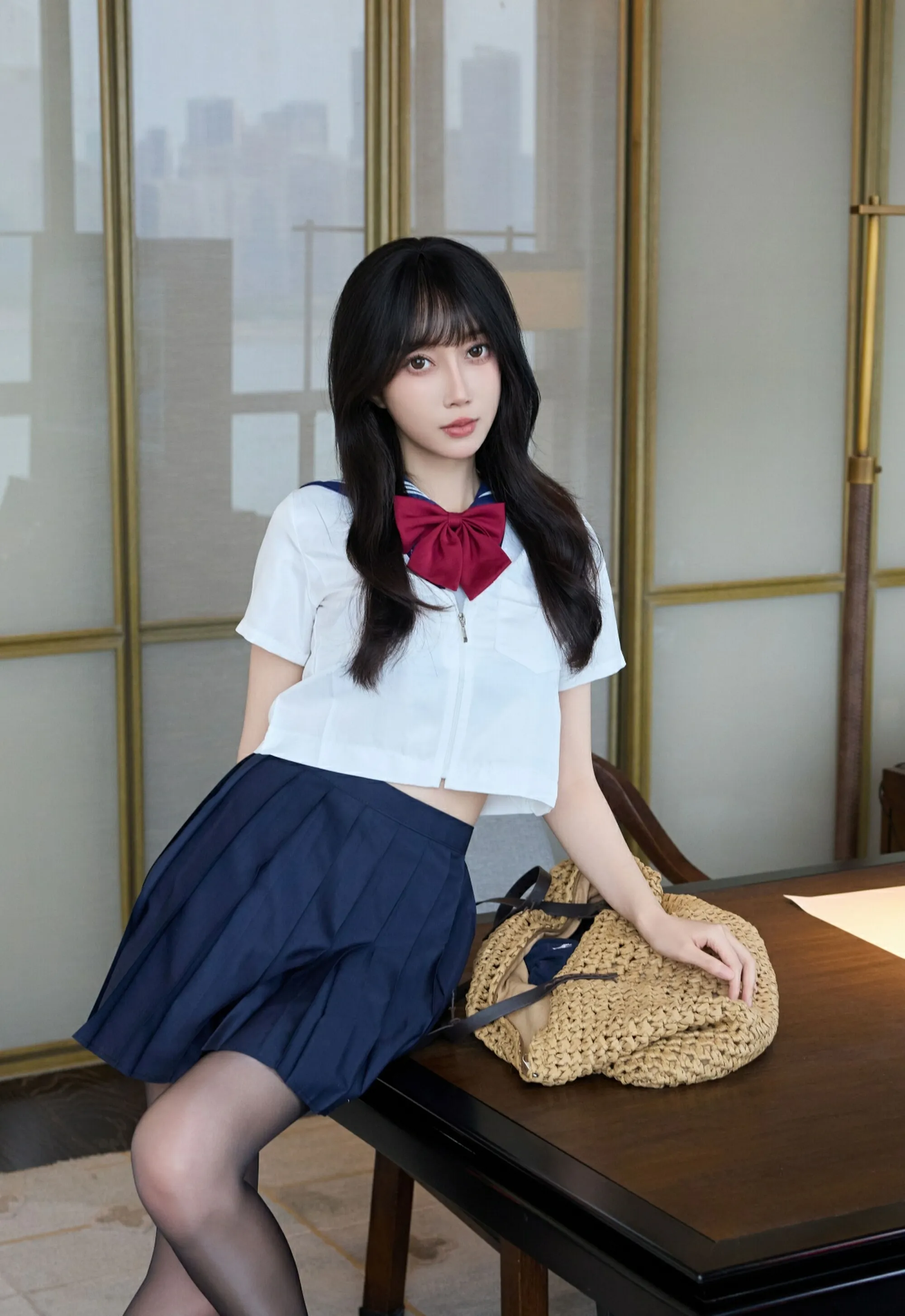 [XiuRen秀人网] No.10766 玥儿玥er JK制服 性感魅惑黑丝 上海旅拍写真 [68张]