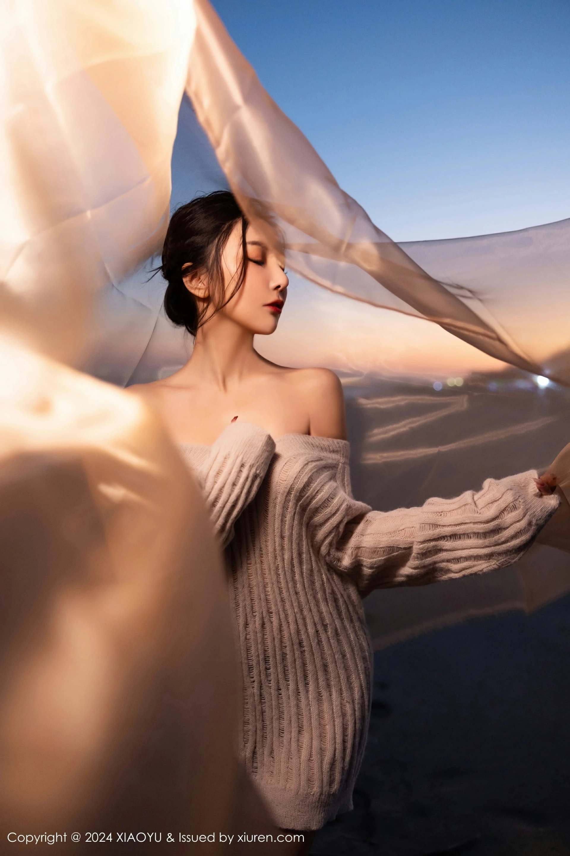 [XIAOYU语画界] VOL.1200 王馨瑶yanni 性感黑色内衣 诱人黑丝 海南旅拍写真 [90张]插图1