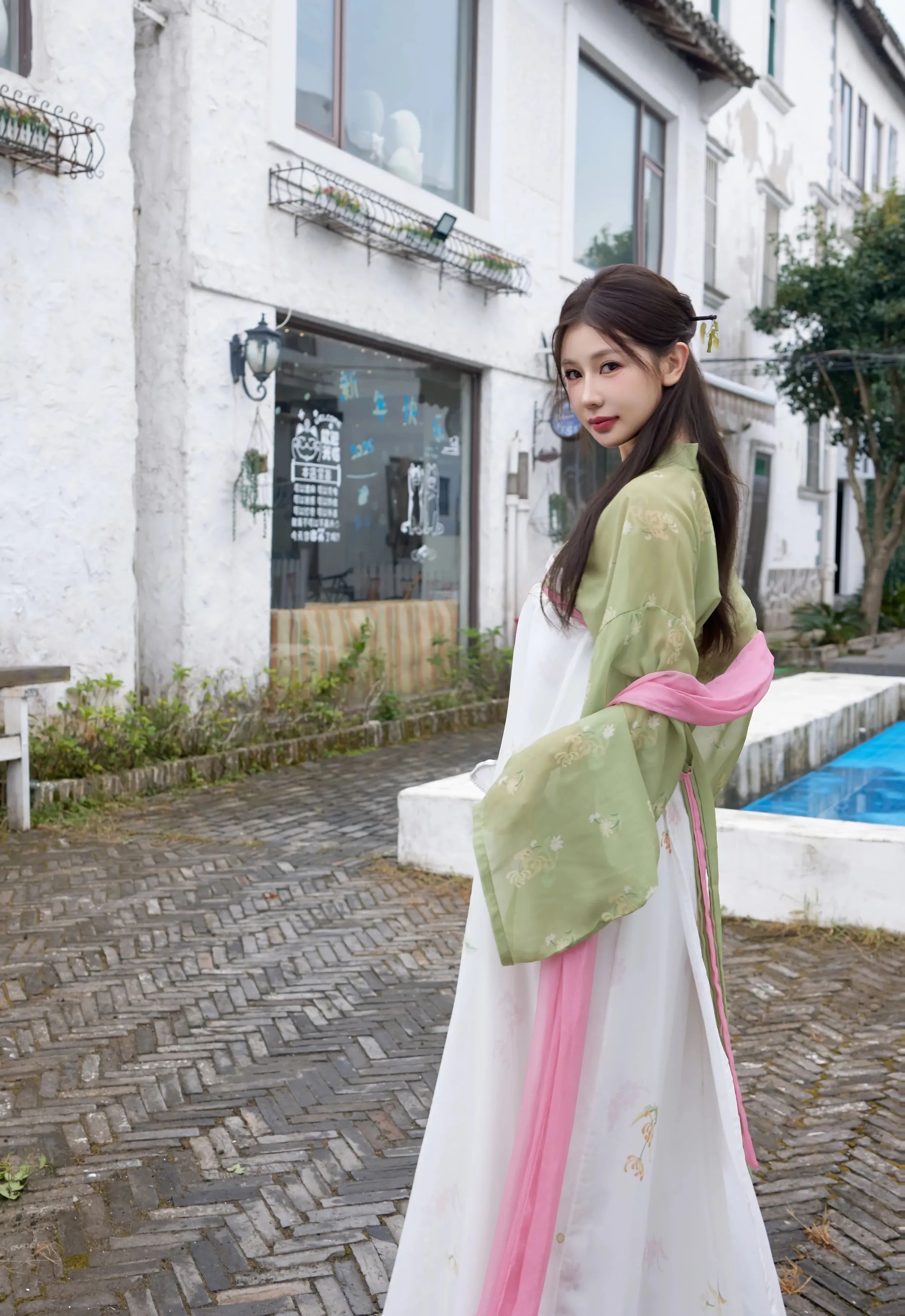 [XiuRen秀人网] No.10834 尹甜甜sunny 性感汉服装扮 中秋主题 上海旅拍写真 [83张]插图1