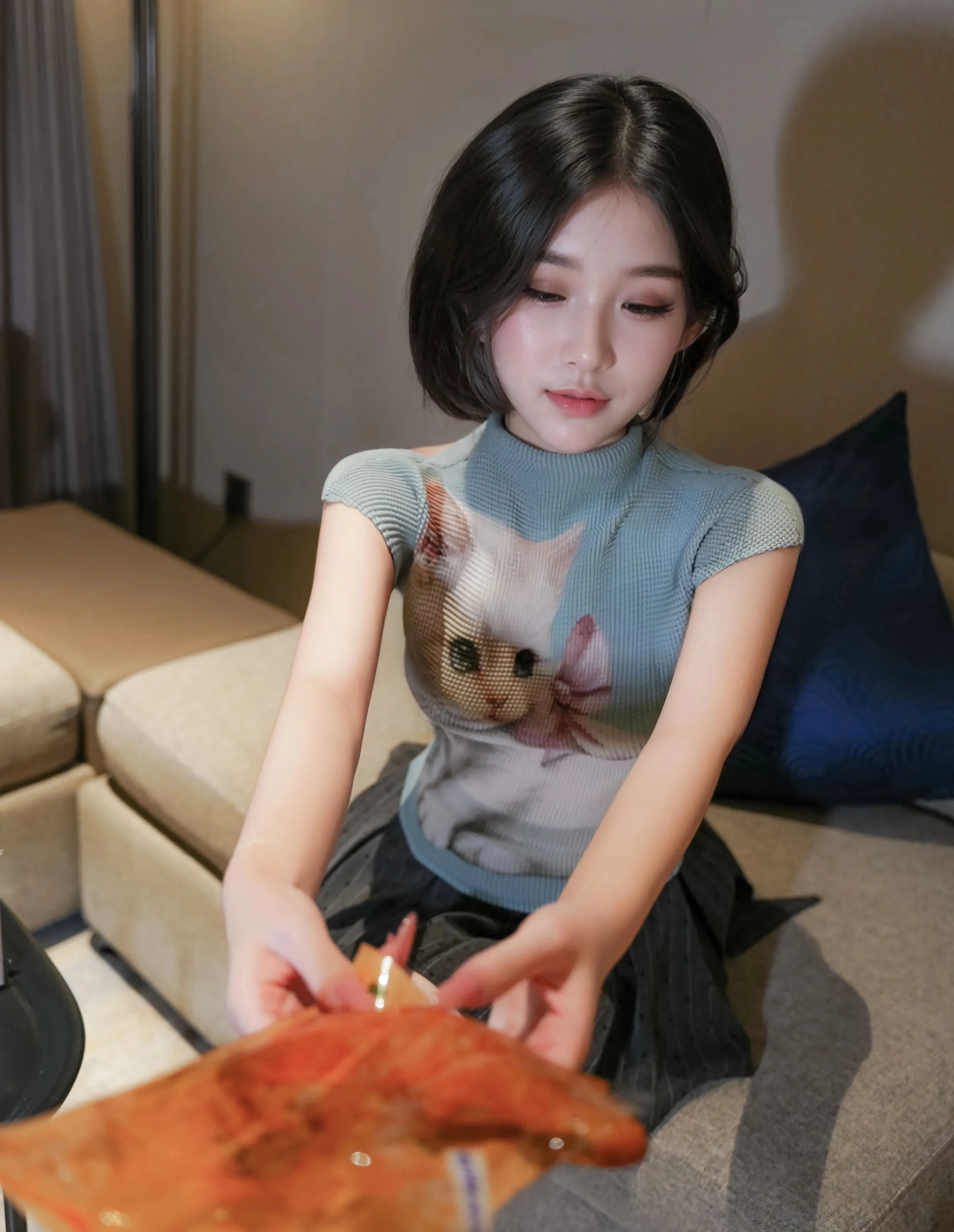 [XiuRen秀人网] No.10830 汁汁 灰色短裙 白色丝袜 性感写真 [70张]插图