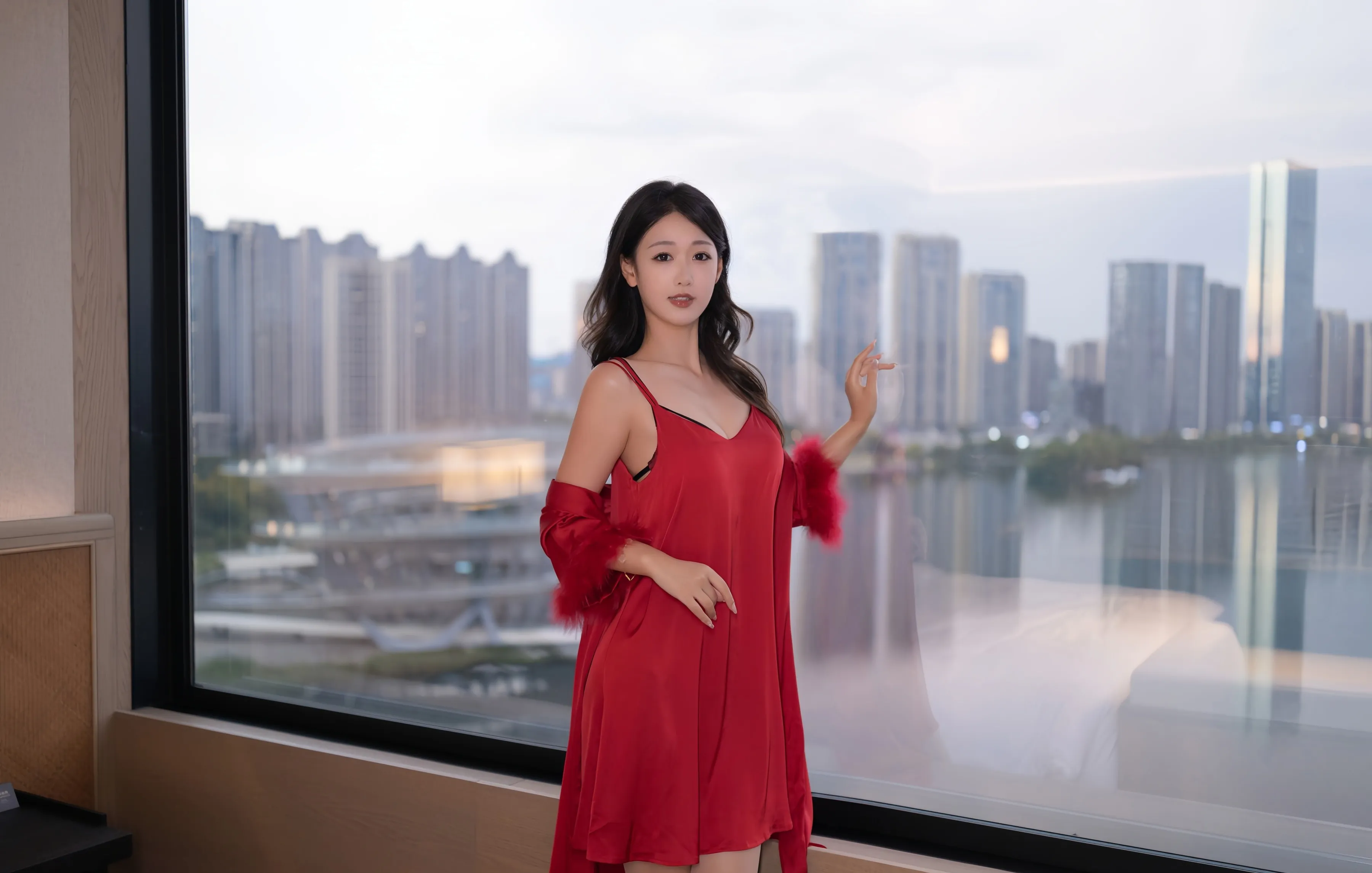 [XiuRen秀人网] No.10768 唐安琪 红色睡衣 肉色丝袜 性感写真 [70张]