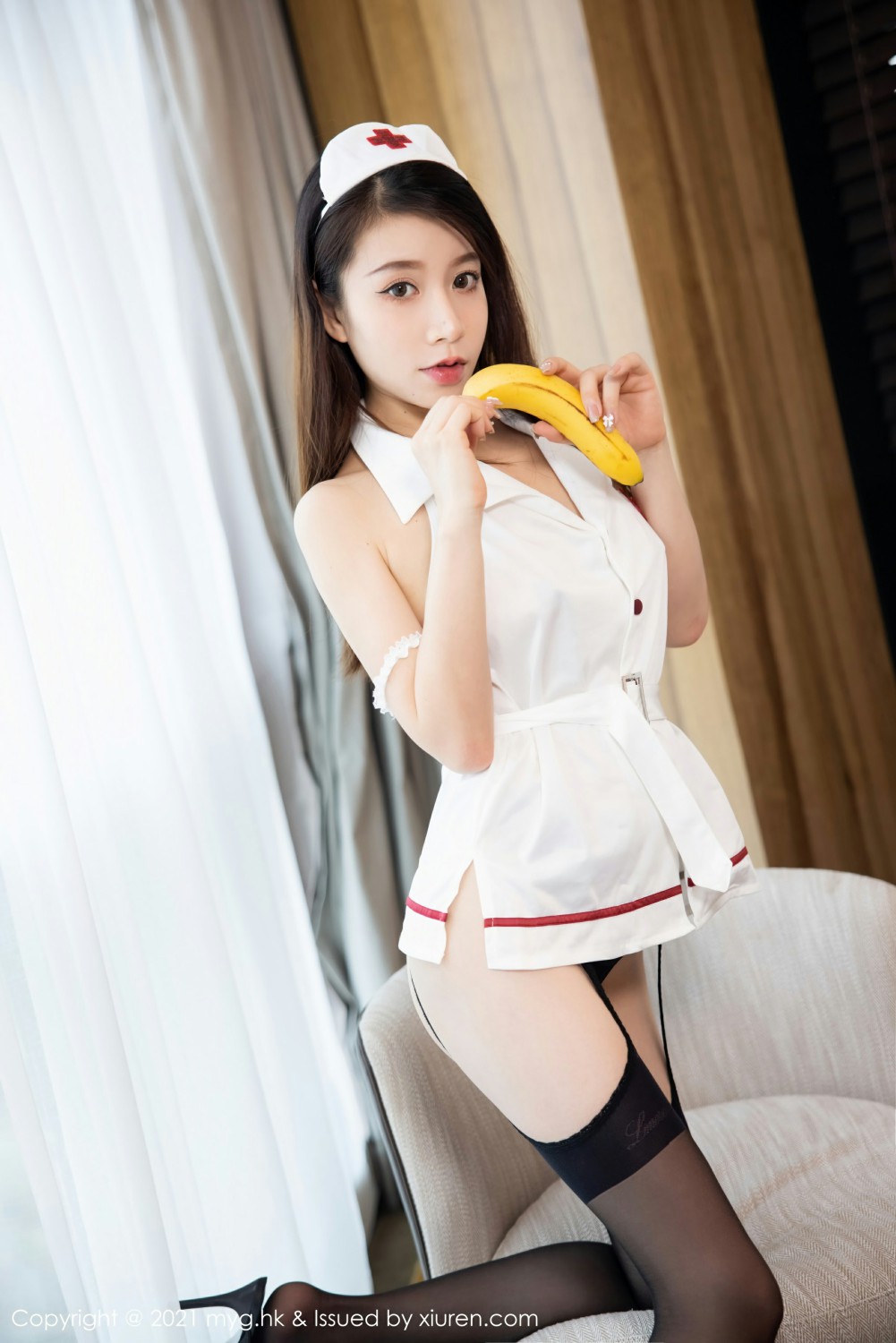 [MyGirl美媛馆] VOL.595 vetiver嘉宝贝儿 白色护士制服与黑丝吊袜 [66张]插图