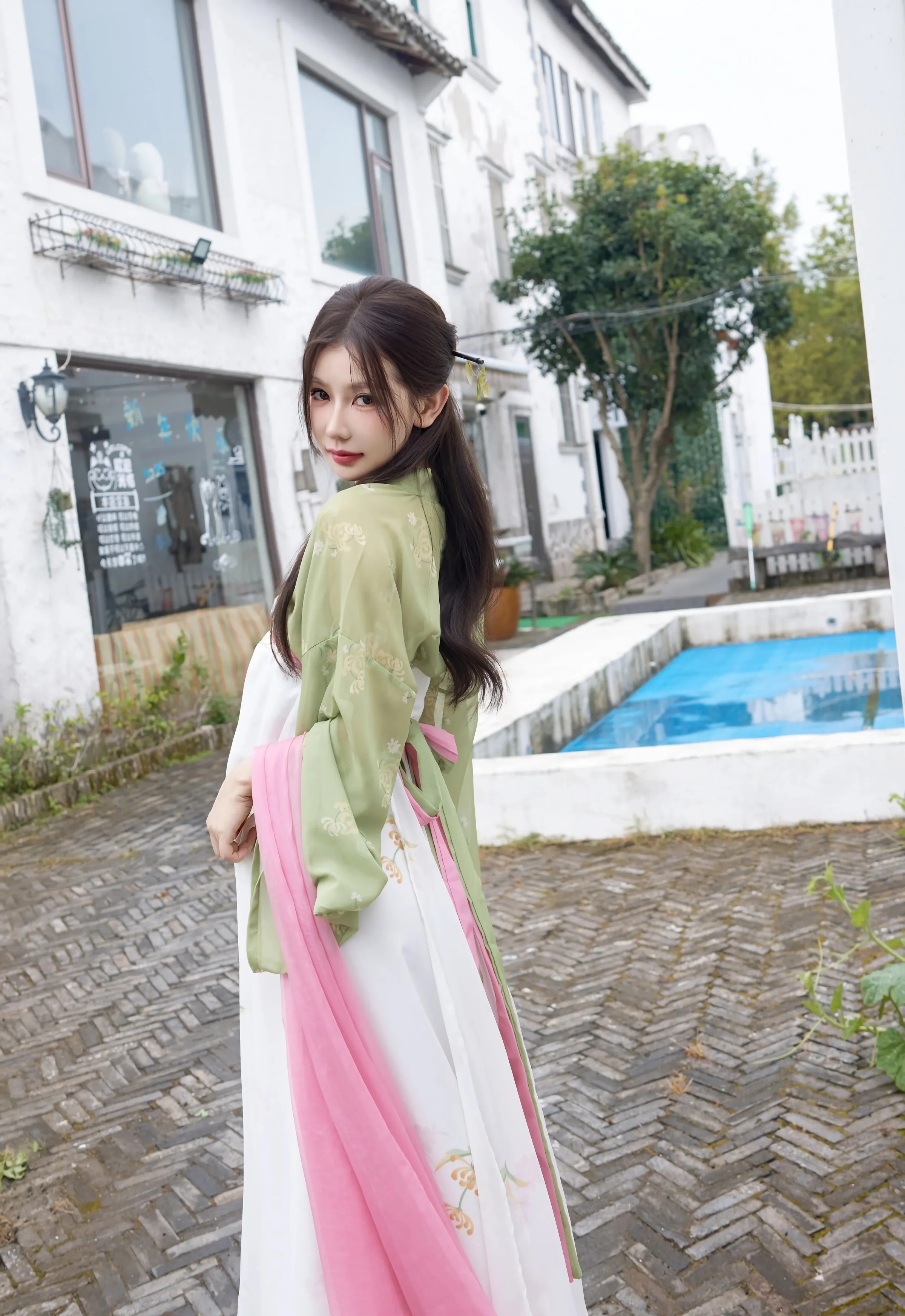 [XiuRen秀人网] No.10834 尹甜甜sunny 性感汉服装扮 中秋主题 上海旅拍写真 [83张]插图1