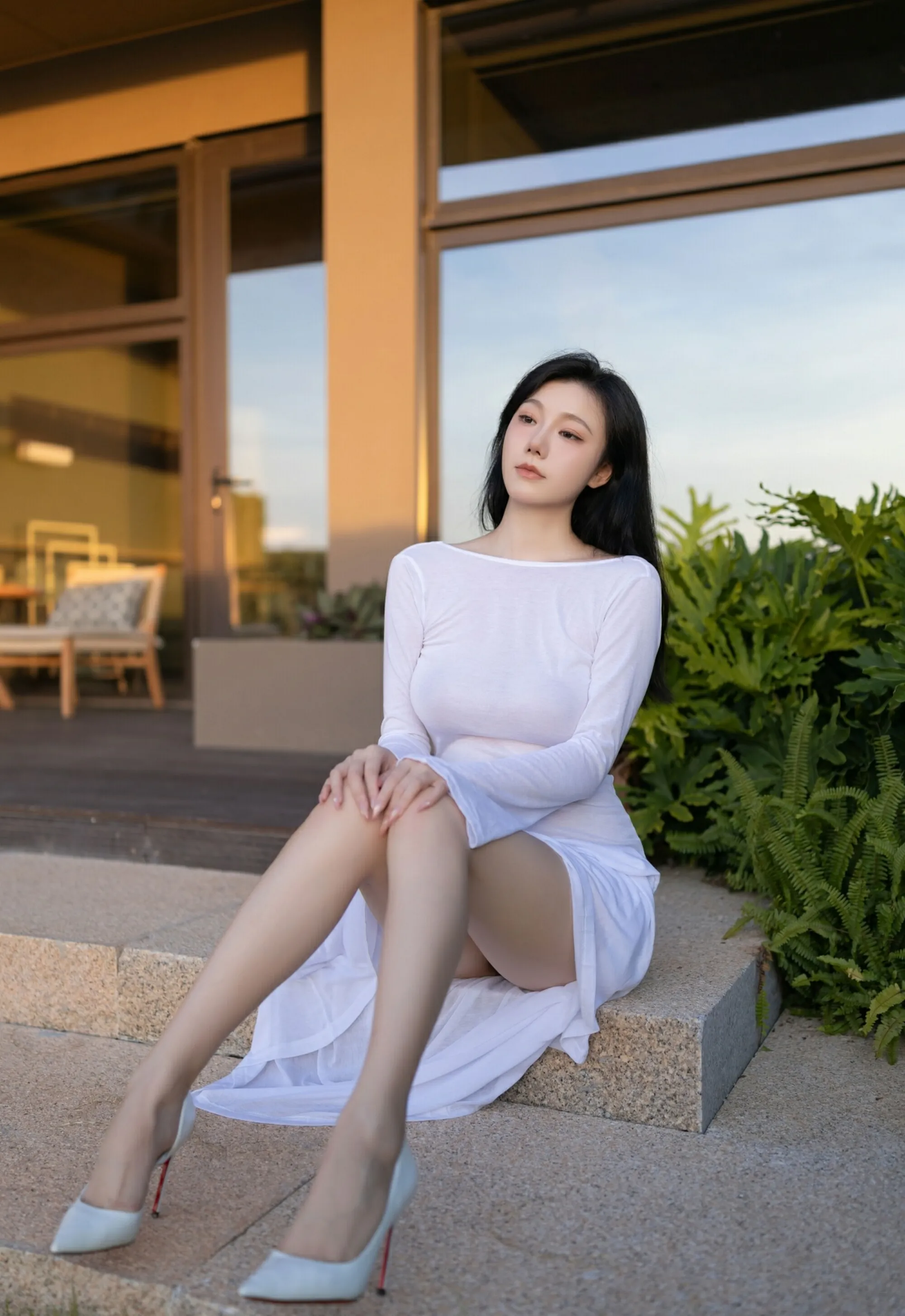 [XiuRen秀人网] No.10747 安然anran 白色连衣裙 诱人肉色丝袜 性感写真 [80张]