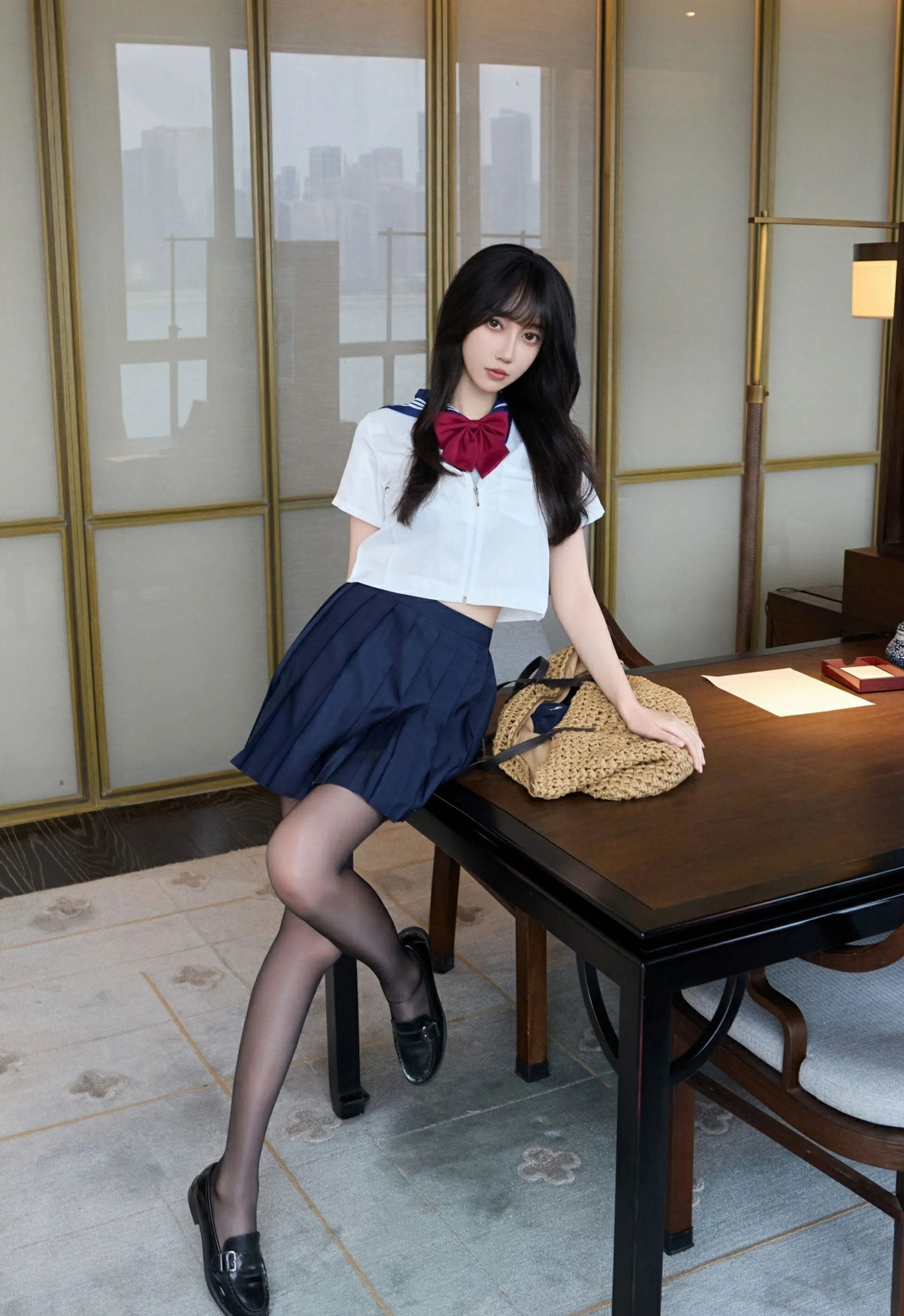 [XiuRen秀人网] No.10766 玥儿玥er JK制服 性感魅惑黑丝 上海旅拍写真 [68张]