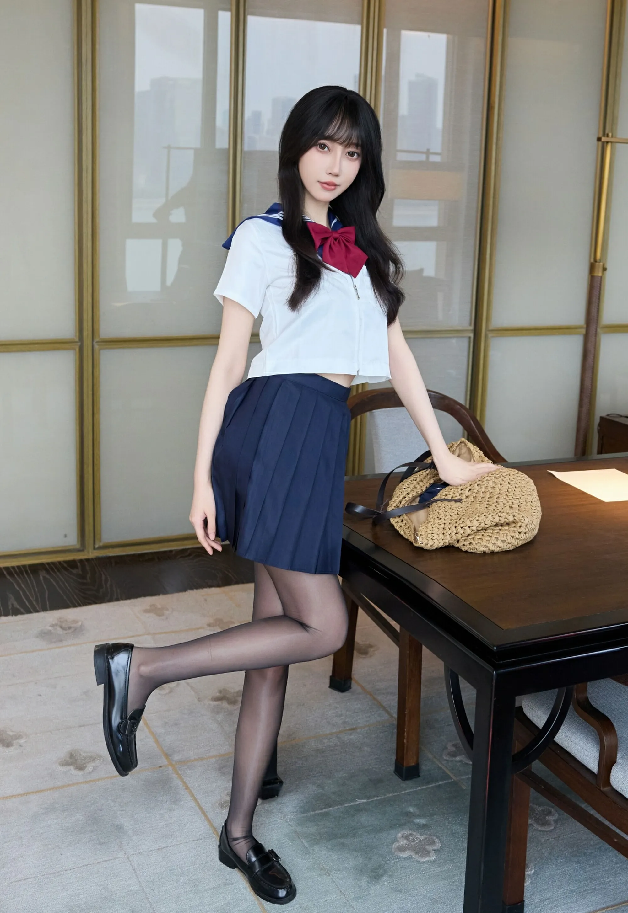 [XiuRen秀人网] No.10766 玥儿玥er JK制服 性感魅惑黑丝 上海旅拍写真 [68张]