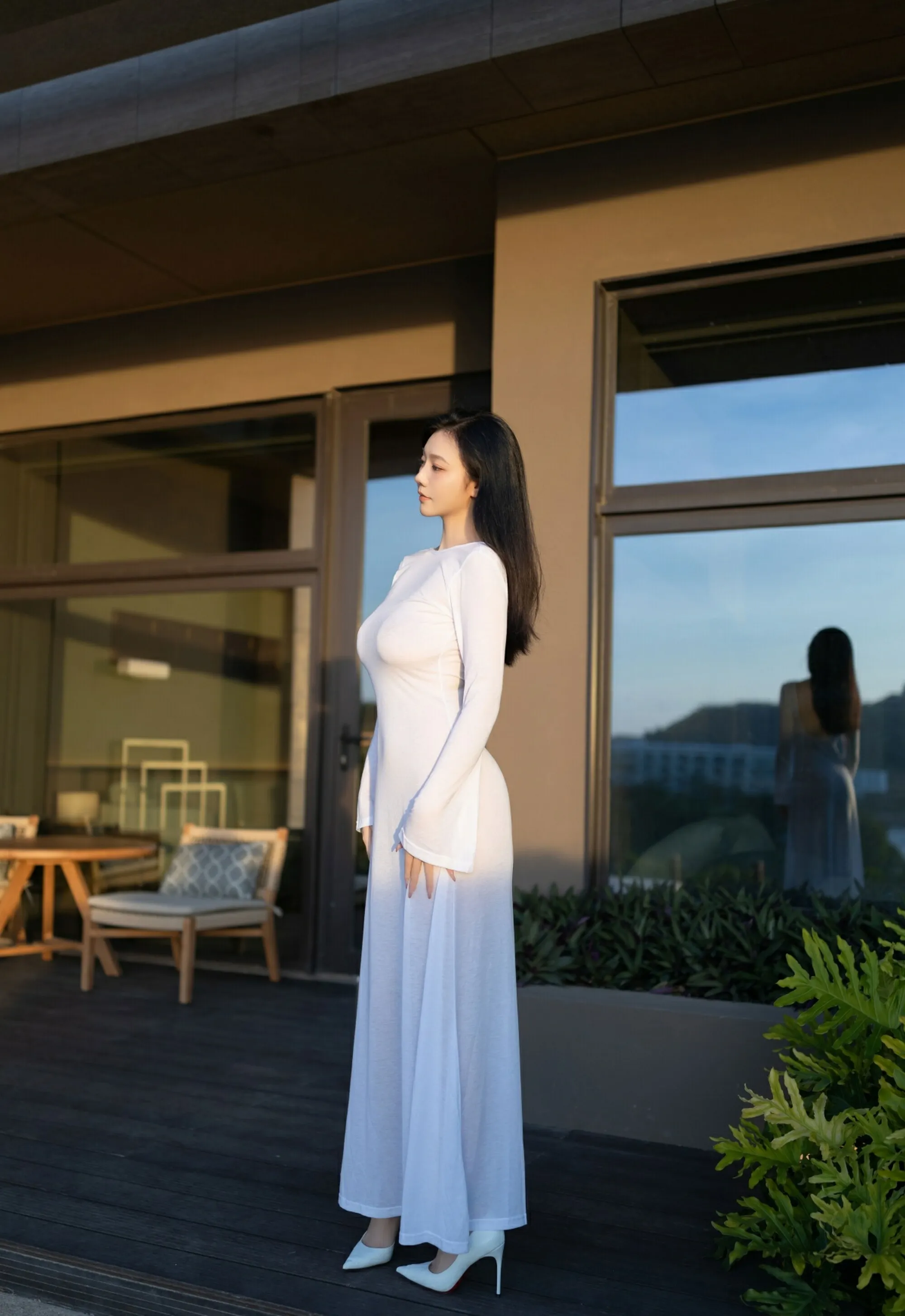 [XiuRen秀人网] No.10747 安然anran 白色连衣裙 诱人肉色丝袜 性感写真 [80张]