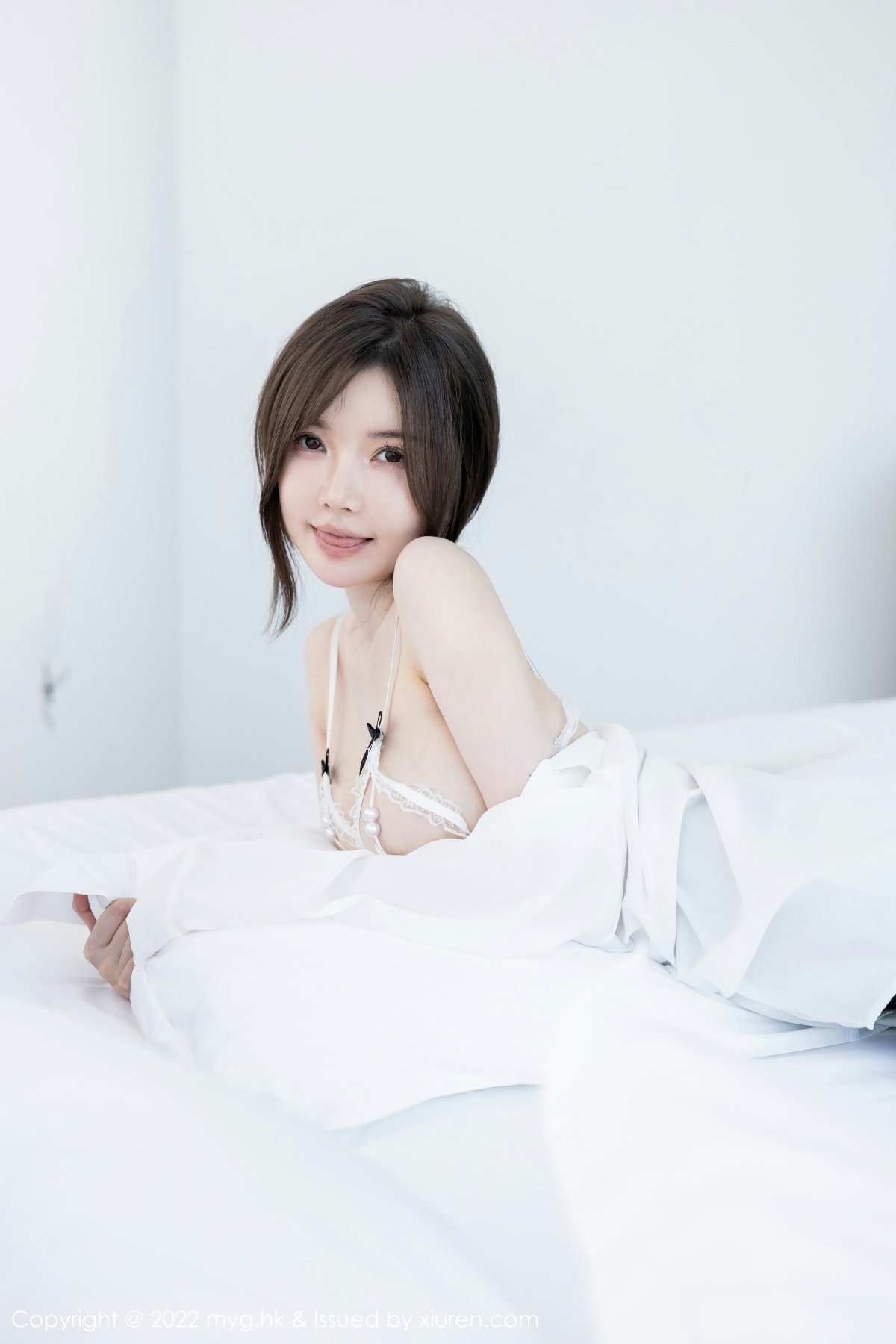 [MyGirl美媛馆] VOL.641 糯美子MINIbabe 童颜巨乳 性感白色蕾丝内衣 魅惑黑丝 桂林旅拍写真[59张]插图1