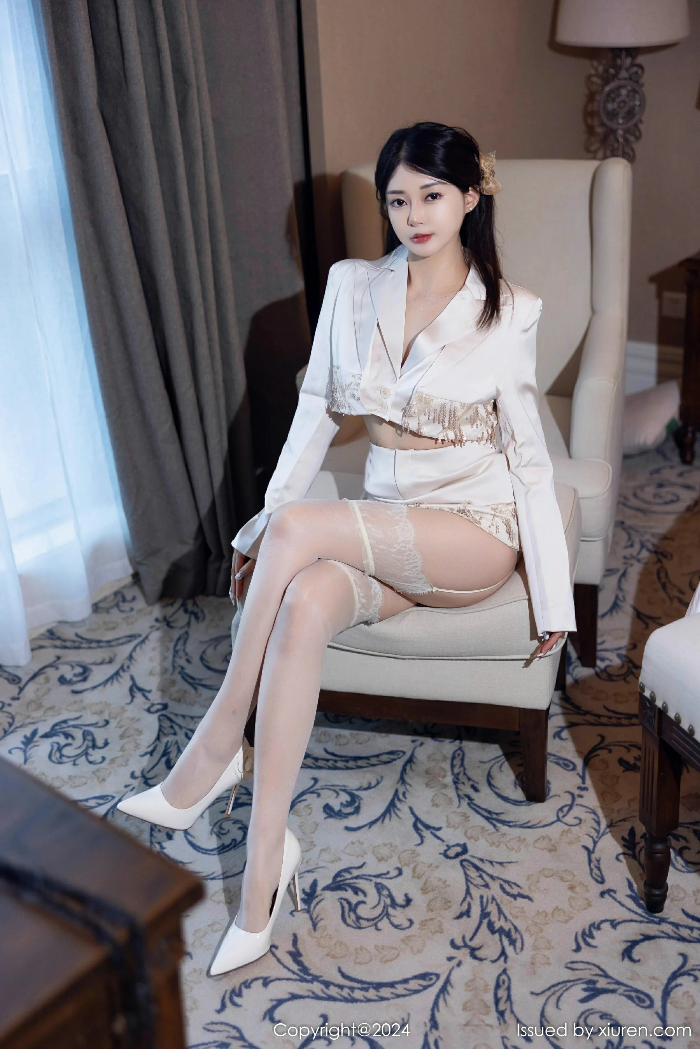 [HuaYang花漾写真] VOL.615 凯竹Quinn 白色短款服饰 诱人白色丝袜 性感写真 [76张]插图