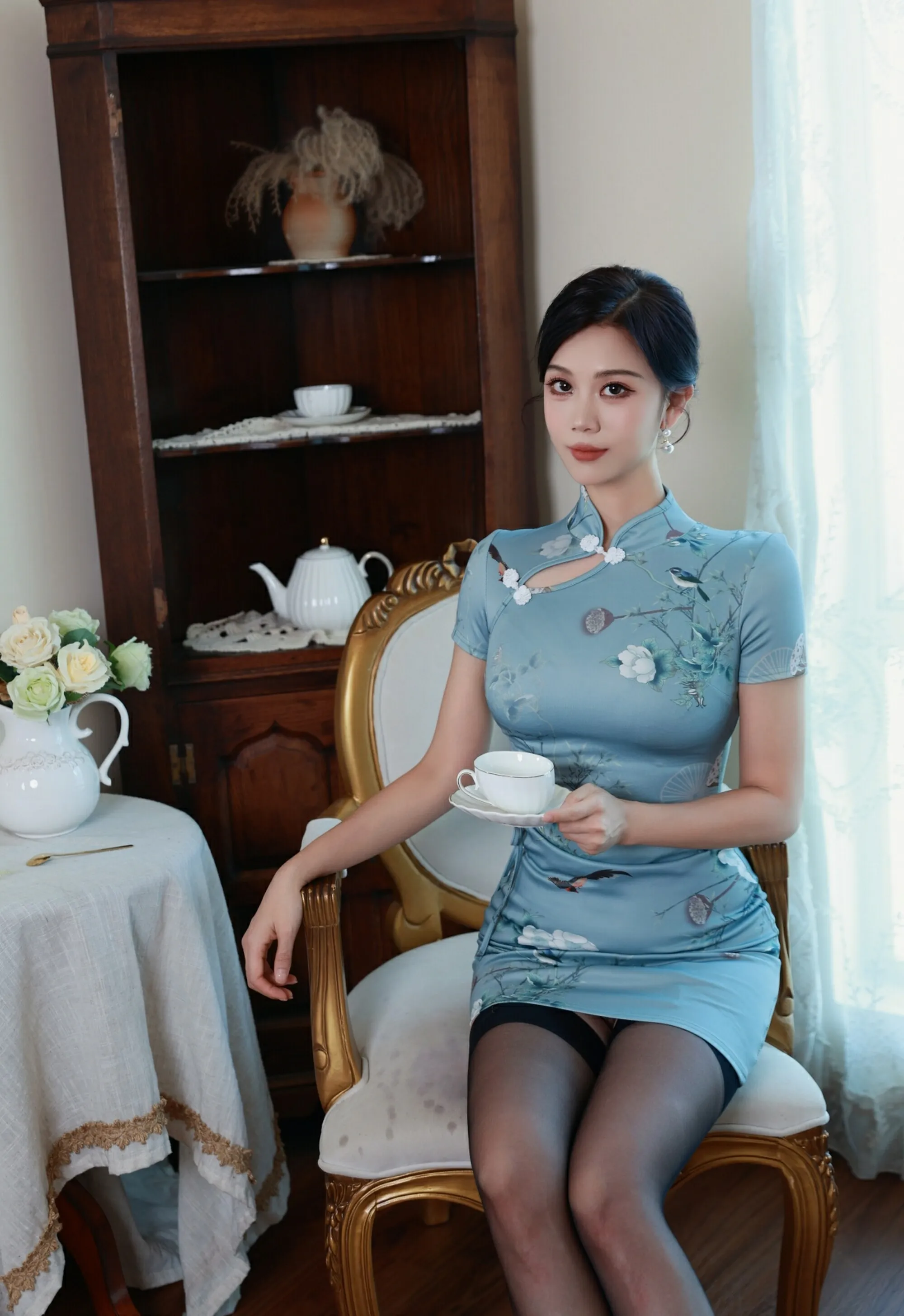 [XiuRen秀人网] No.10753 玫瑰我爱你 蓝色旗袍 魅惑黑丝 性感写真 [70张]
