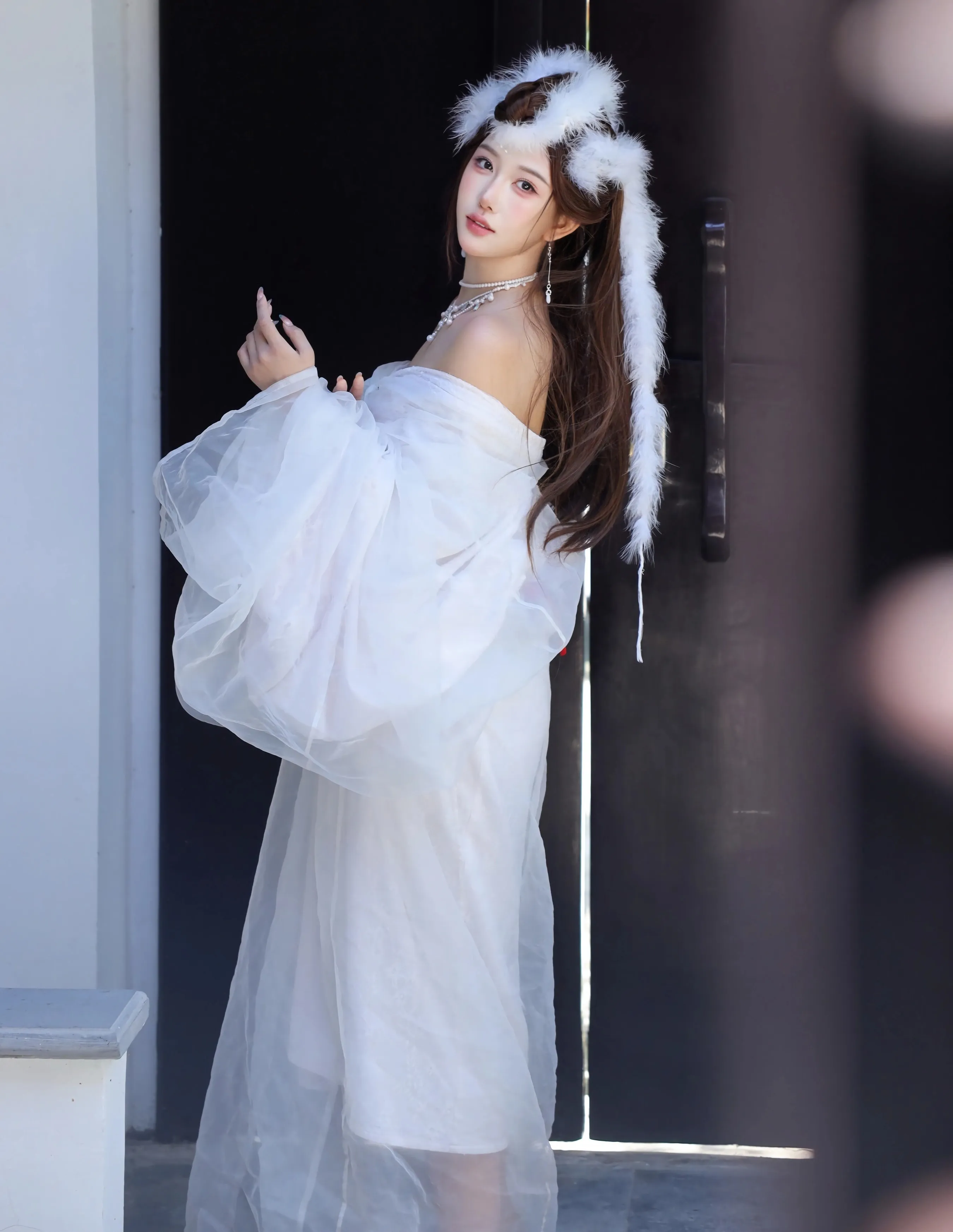 [XiuRen秀人网] No.10843 金允希Yuki 白色锦毛鼠装扮 性感写真 [78张]插图1
