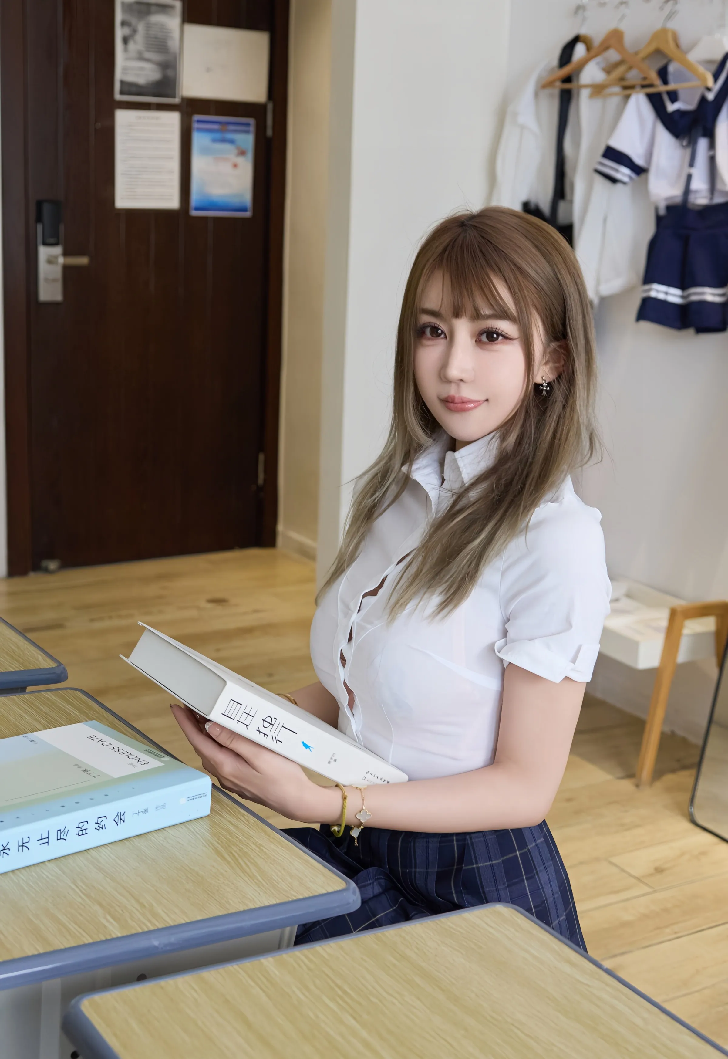 [XiuRen秀人网] No.10750 Zoe柚柚 JK短裙 超薄肉丝 性感写真 [70张]插图