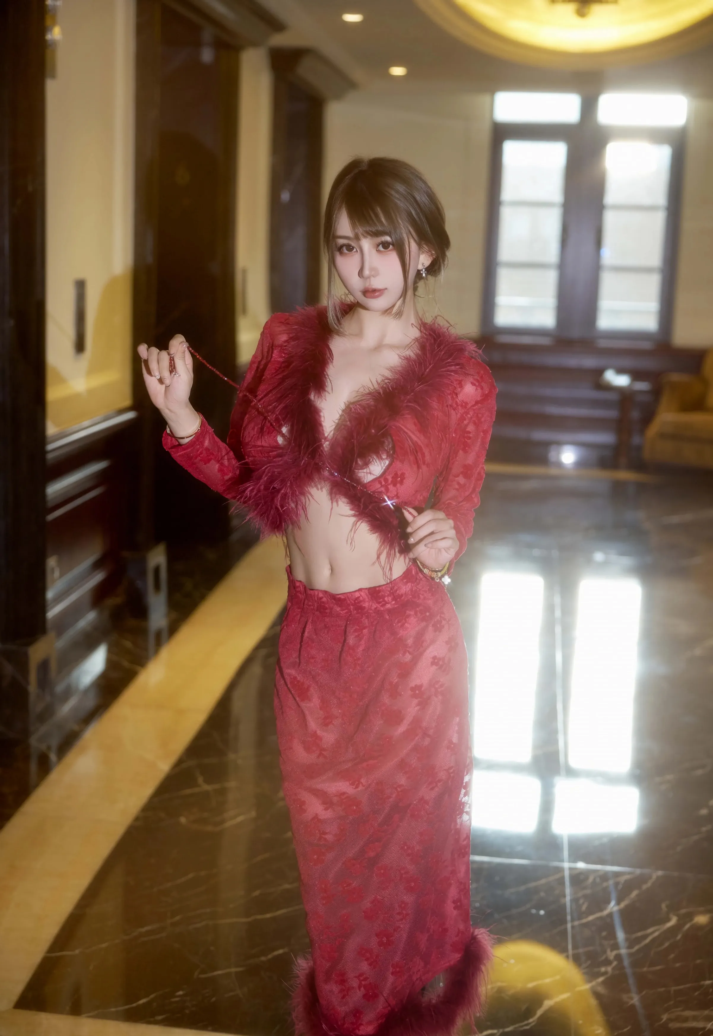 [XiuRen秀人网] No.10848 Zoe柚柚 红色复古服饰 性感写真 [52张]