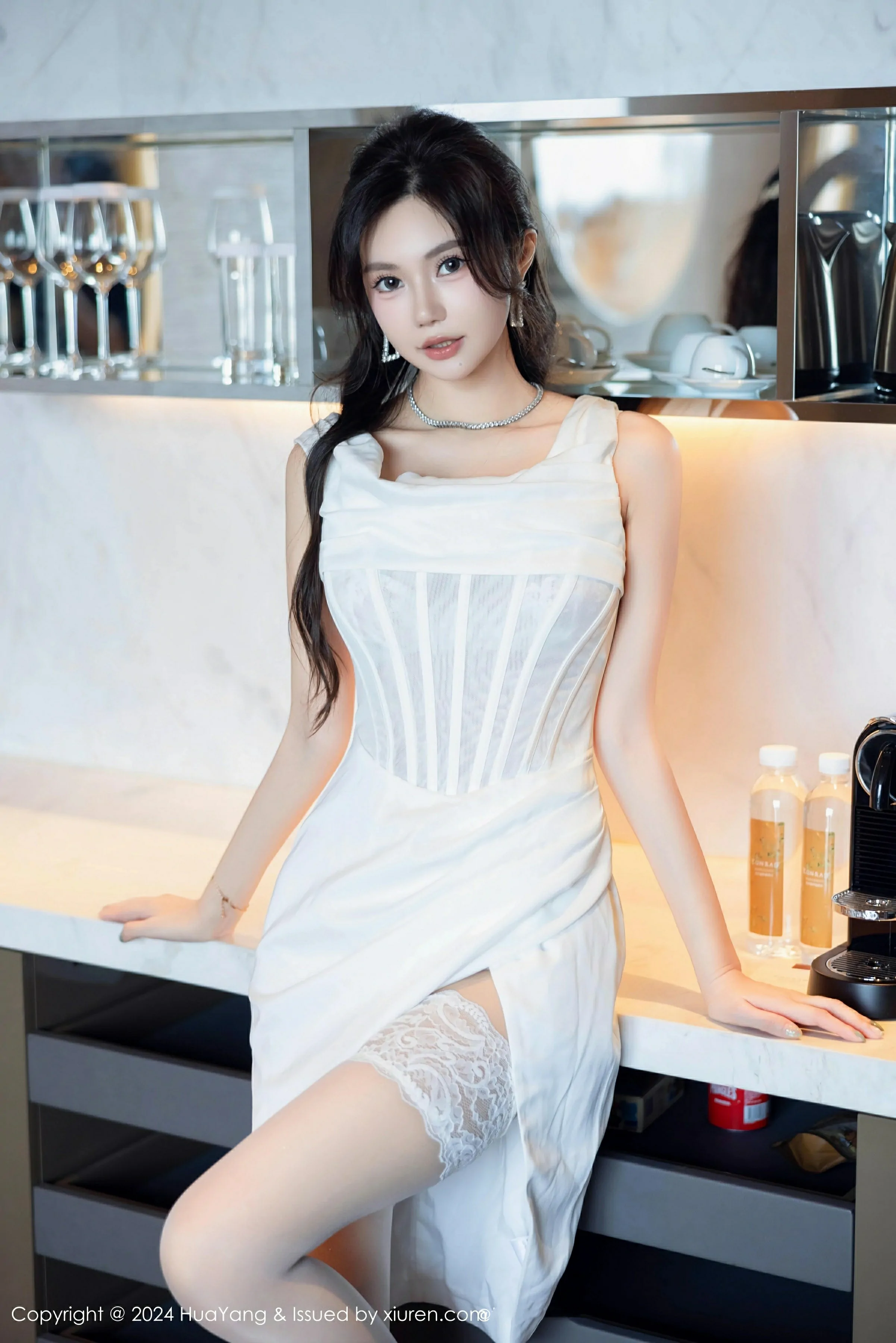 [HuaYang花漾写真] VOL.612 绮里嘉ula 性感白色连衣短裙 重庆心愿旅拍写真 [86张]插图