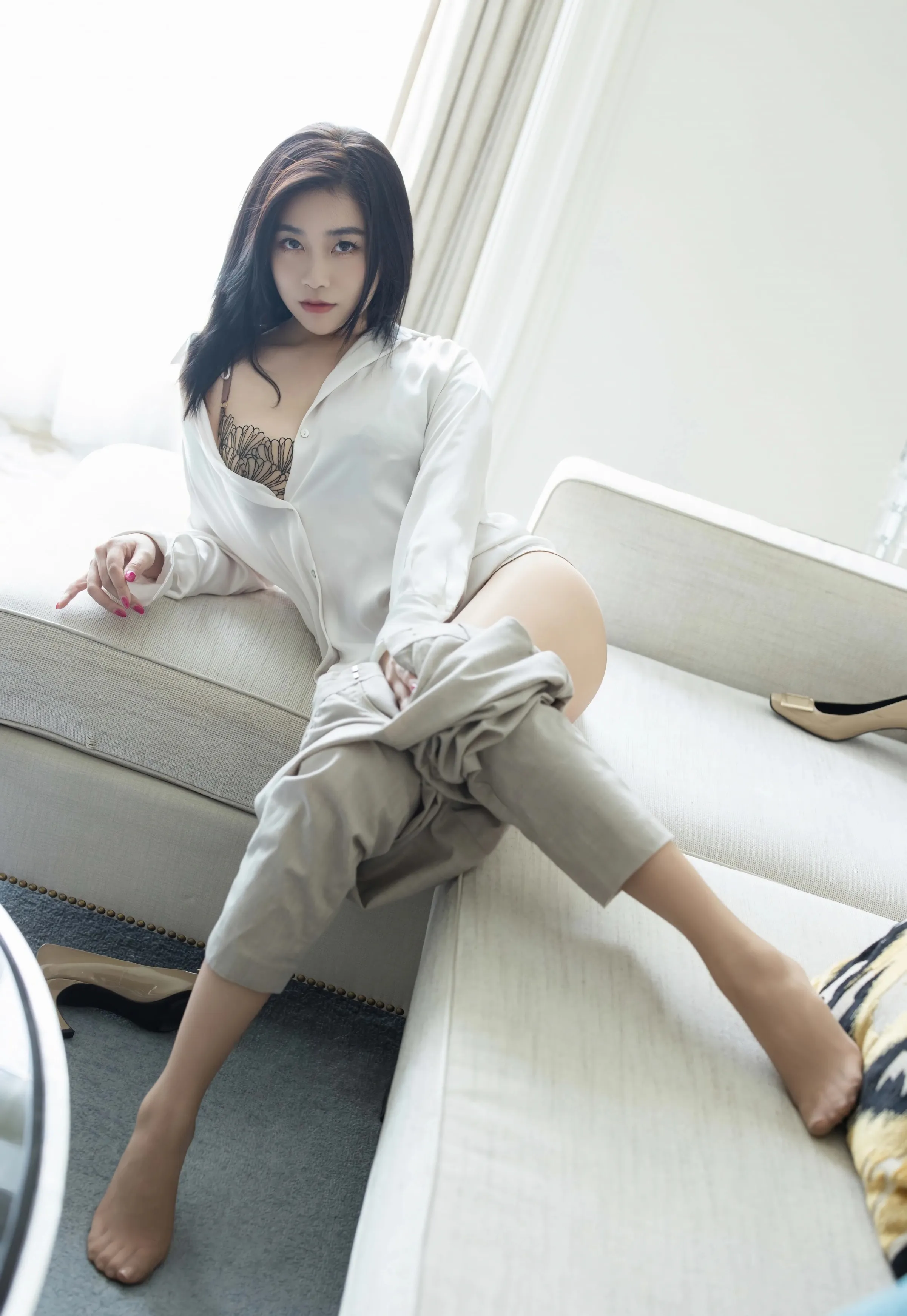 [IMISS爱蜜社] VOL.800 许诺Sabrina 白色OL服饰 性感写真 [86张]插图