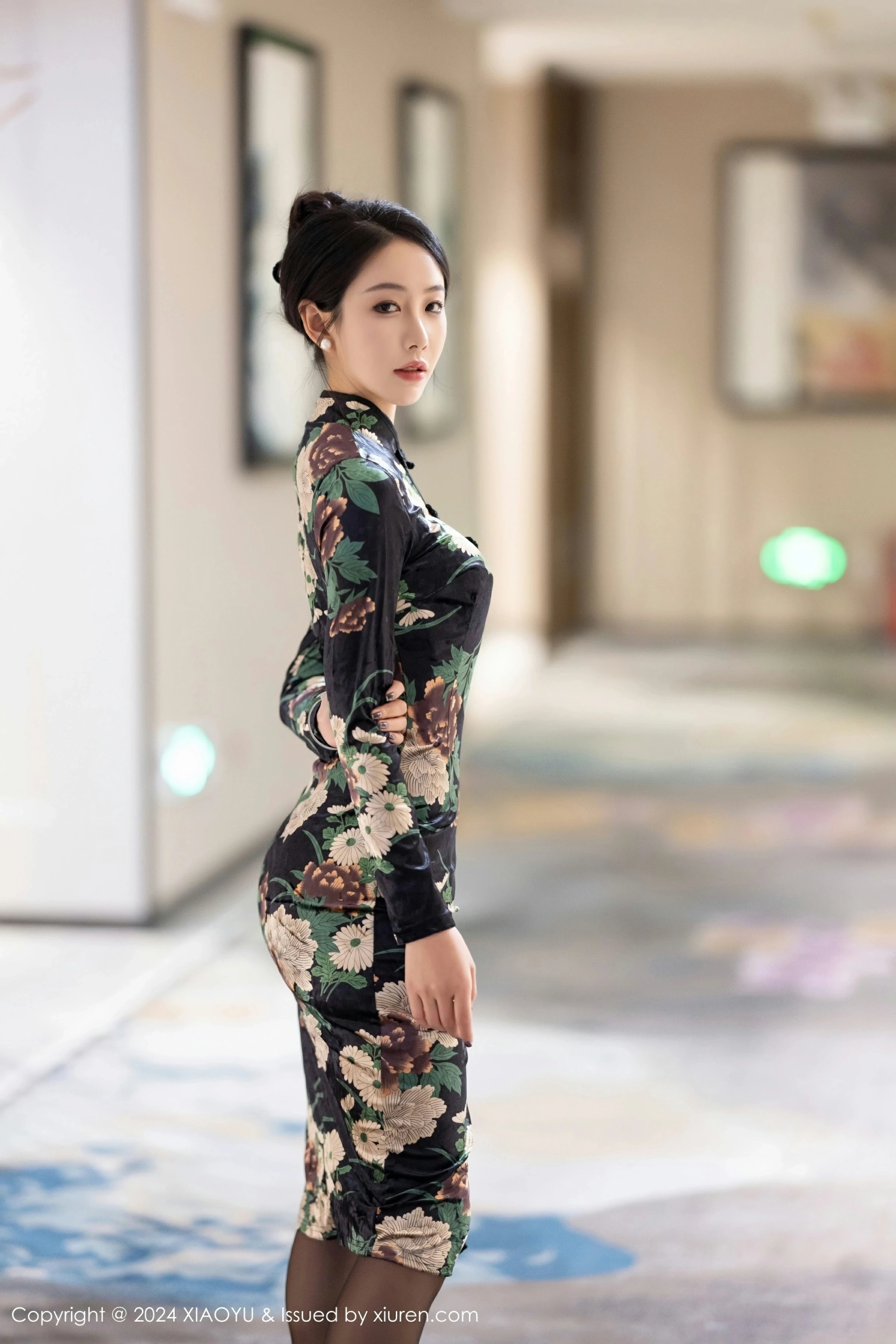 [XIAOYU语画界] VOL.1218 苏苏阿 黑色旗袍 黑色蕾丝内衣 性感写真 [83张]插图1