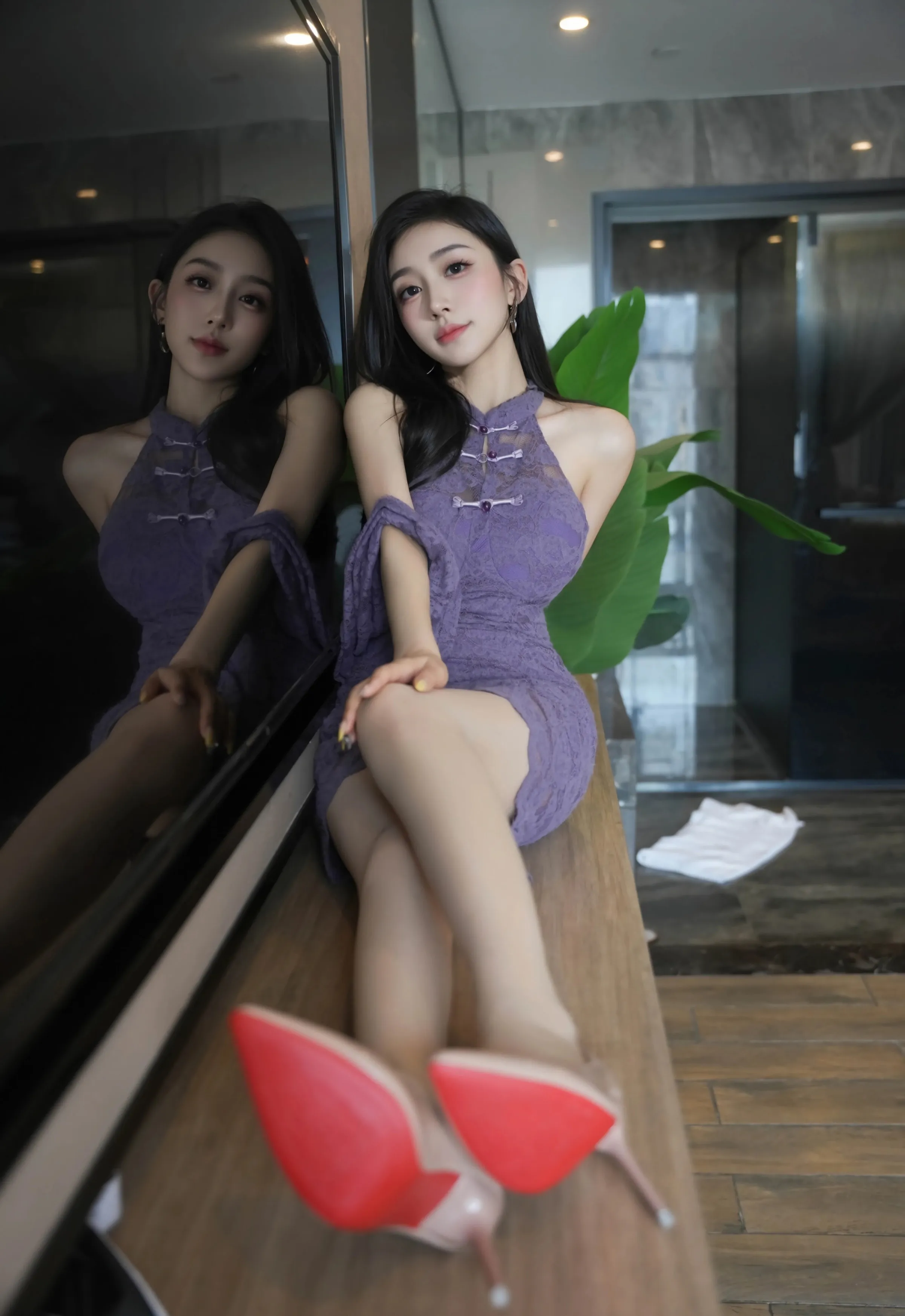 [XiuRen秀人网] No.10801 小阿娇Gill 紫色连衣裙 白色丝袜 性感写真 [70张]插图