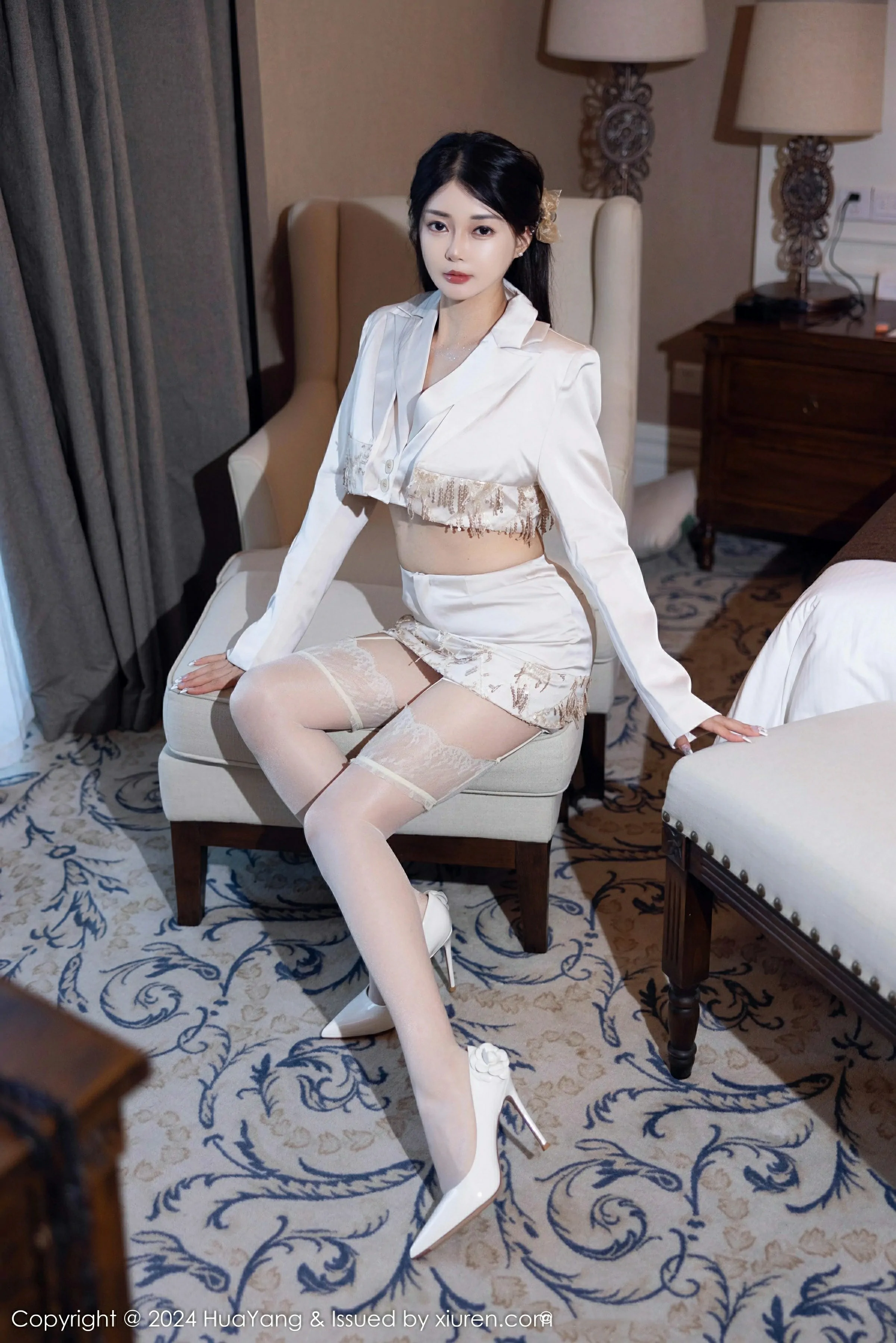 [HuaYang花漾写真] VOL.615 凯竹Quinn 白色短款服饰 诱人白色丝袜 性感写真 [76张]插图1