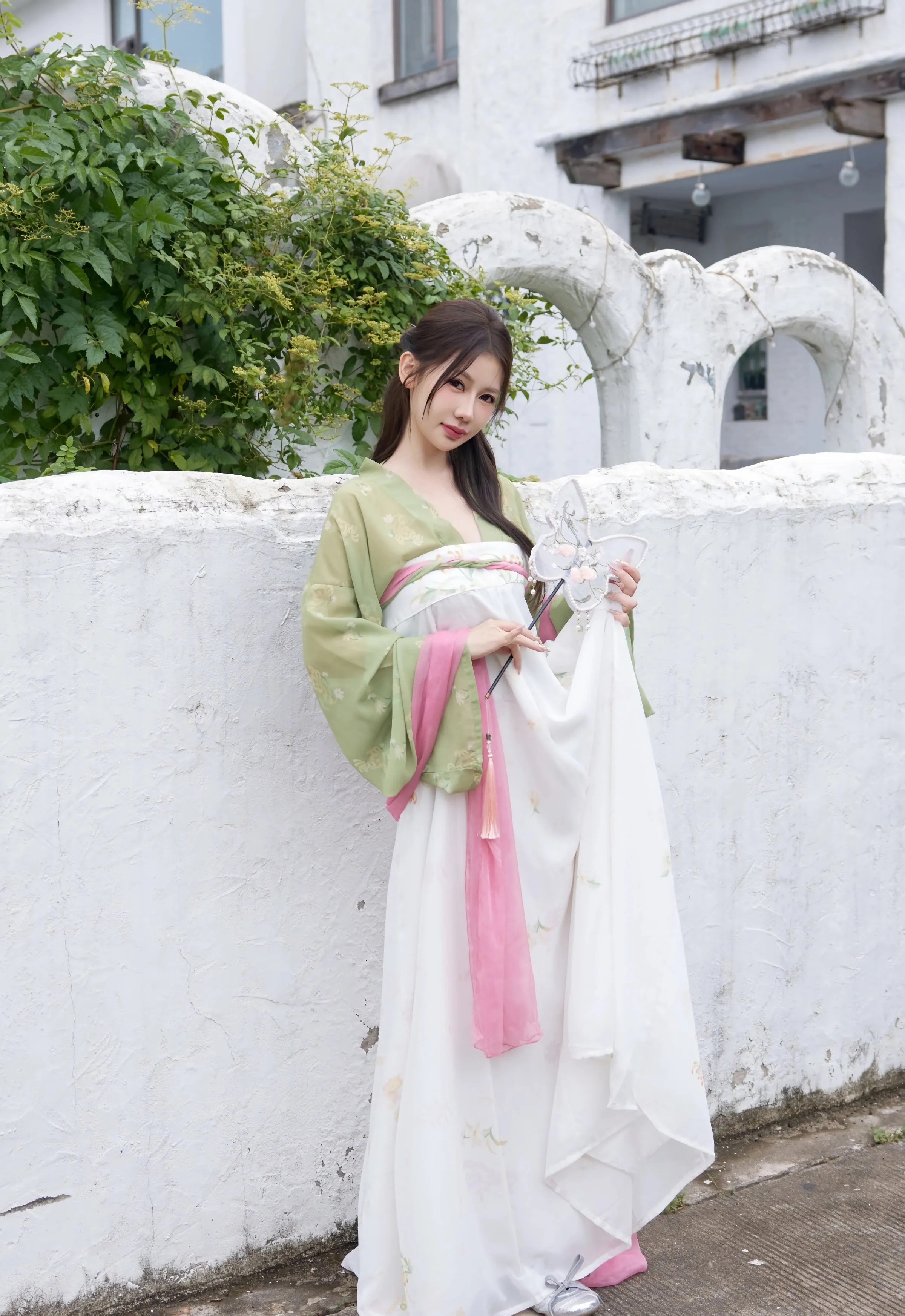 [XiuRen秀人网] No.10834 尹甜甜sunny 性感汉服装扮 中秋主题 上海旅拍写真 [83张]插图1