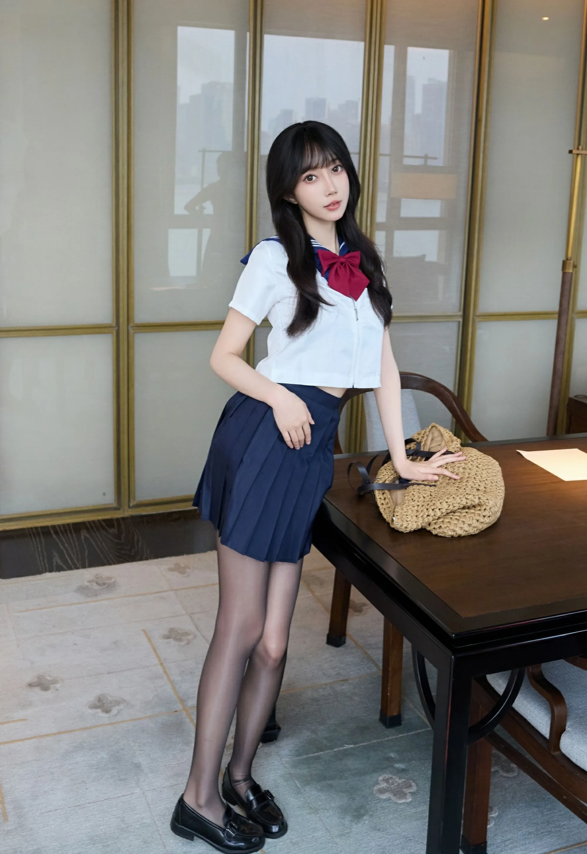 [XiuRen秀人网] No.10766 玥儿玥er JK制服 性感魅惑黑丝 上海旅拍写真 [68张]