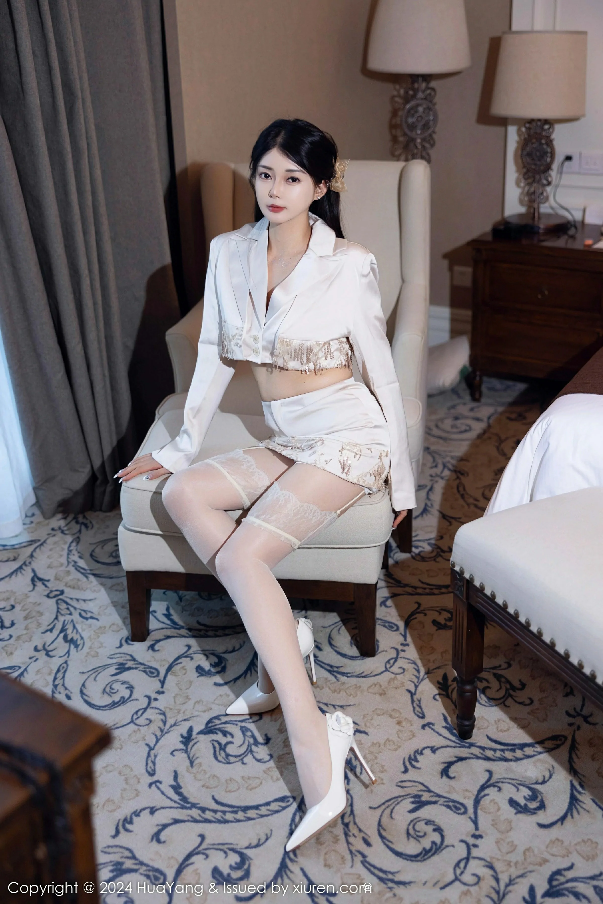 [HuaYang花漾写真] VOL.615 凯竹Quinn 白色短款服饰 诱人白色丝袜 性感写真 [76张]插图