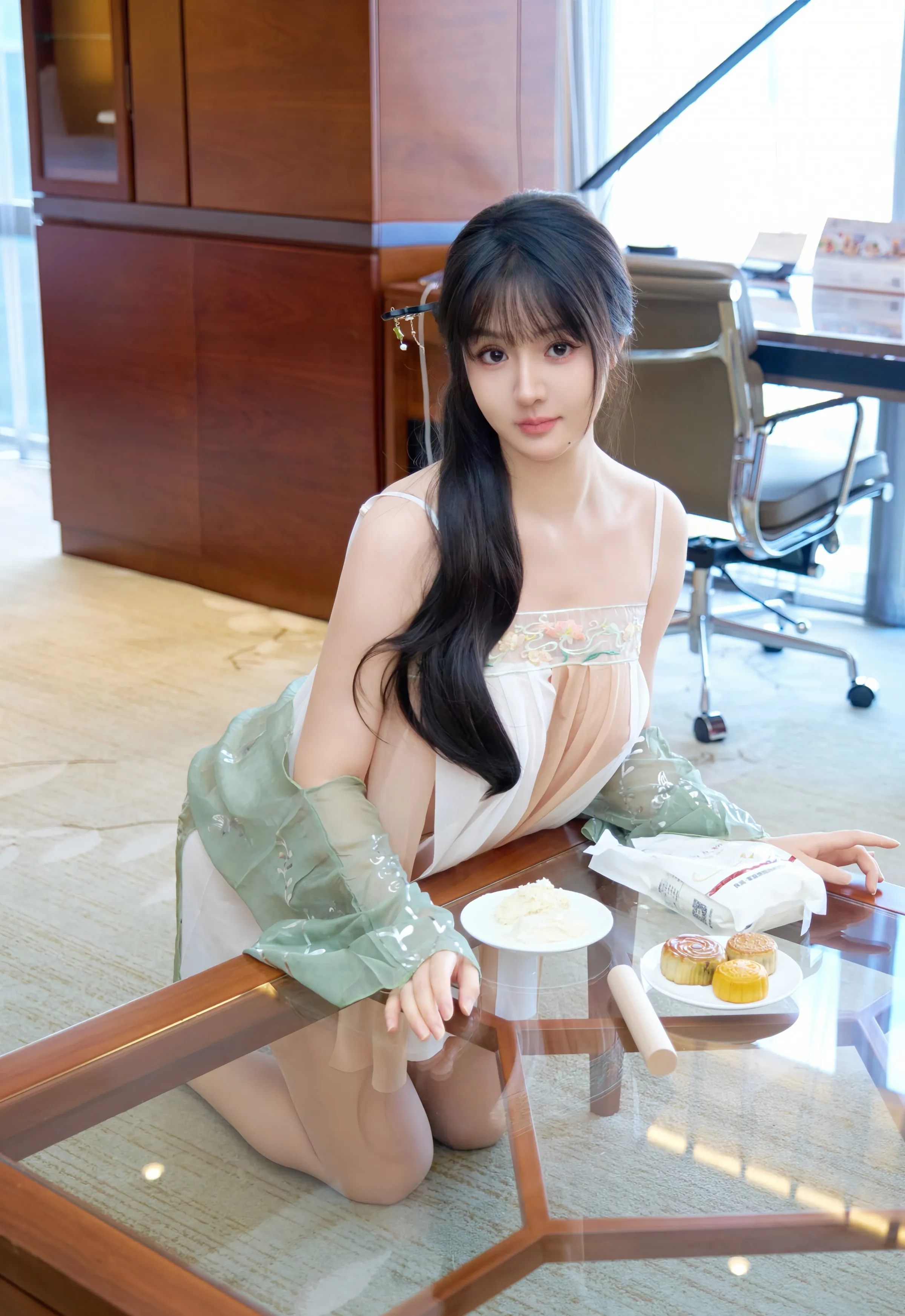 [XiuRen秀人网] No.10818 沈南汐RuRu 中秋主题 浅色古风服饰 性感写真 [56张]插图