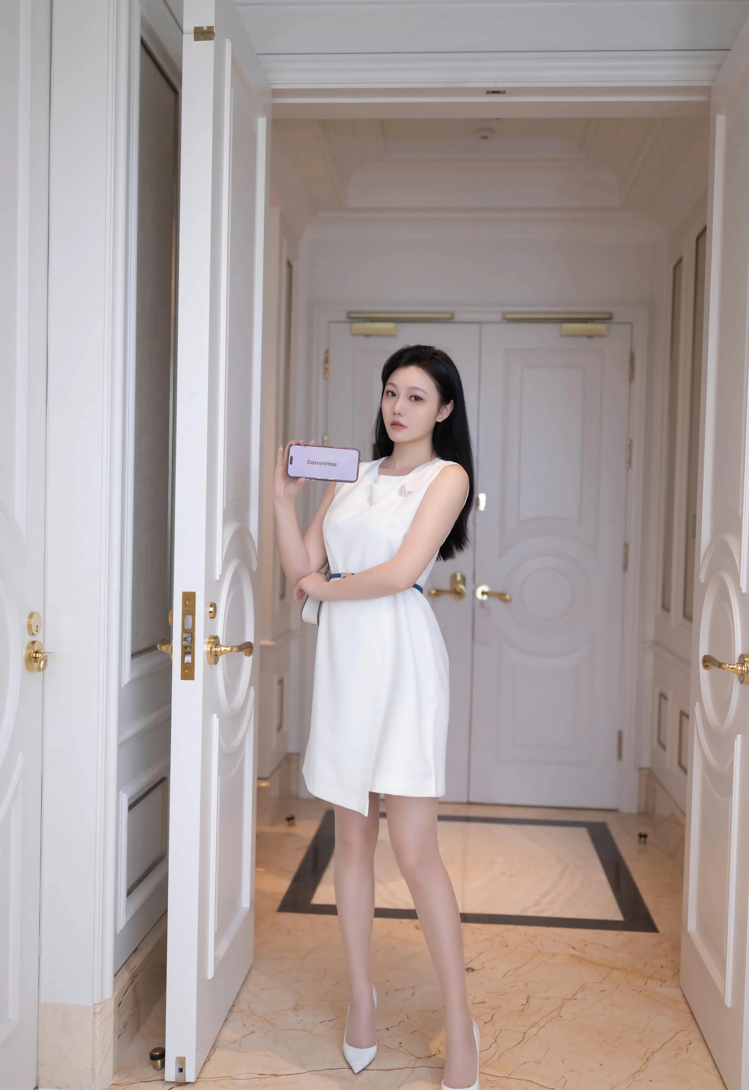[XiuRen秀人网] No.10829 安然anran 性感蓝灰色内衣 珠海旅拍写真 [80张]