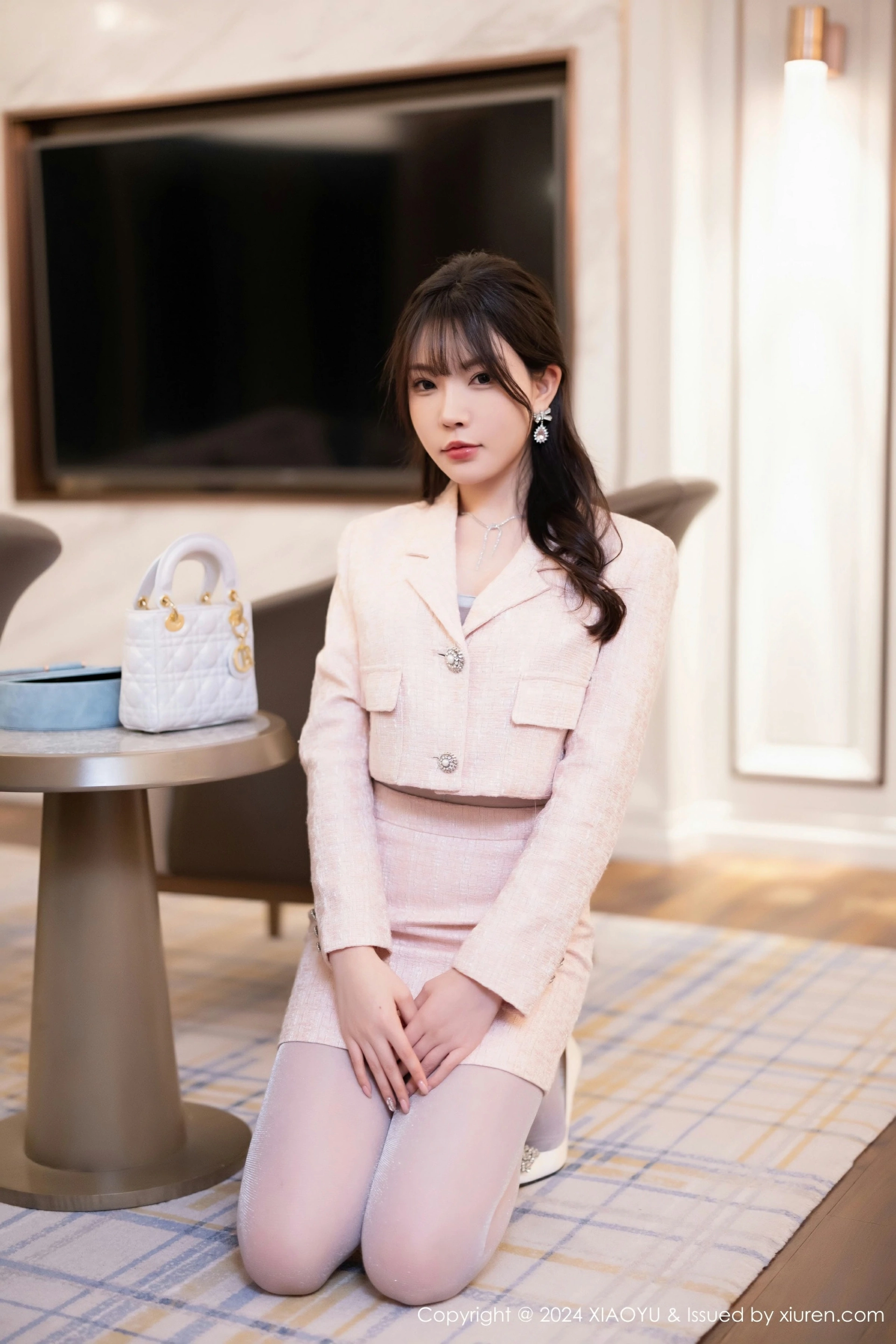 [XIAOYU语画界] VOL.1236 徐莉芝Booty 性感浅粉色连衣短裙 哈尔滨旅拍写真 [82张]插图