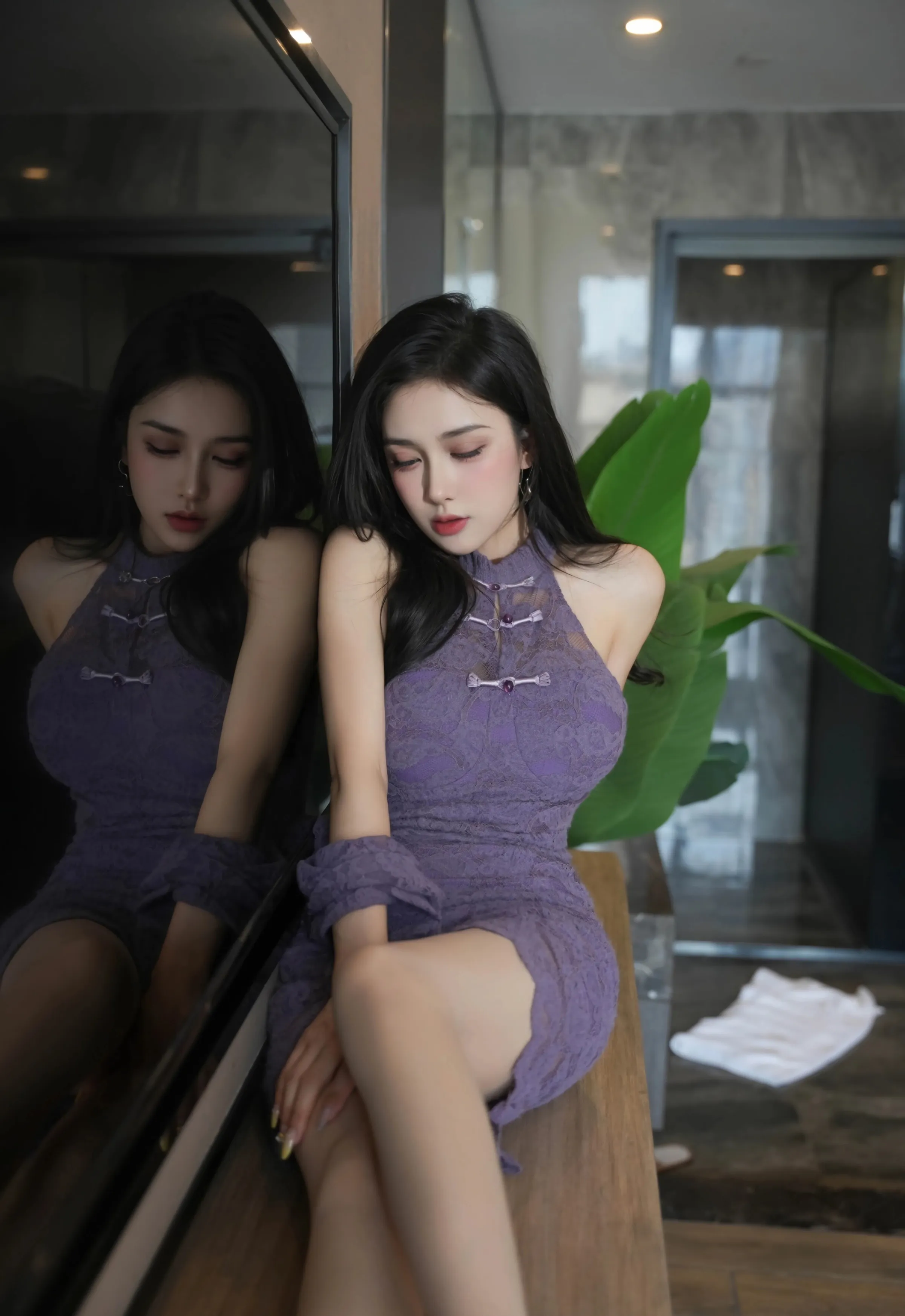 [XiuRen秀人网] No.10801 小阿娇Gill 紫色连衣裙 白色丝袜 性感写真 [70张]插图1