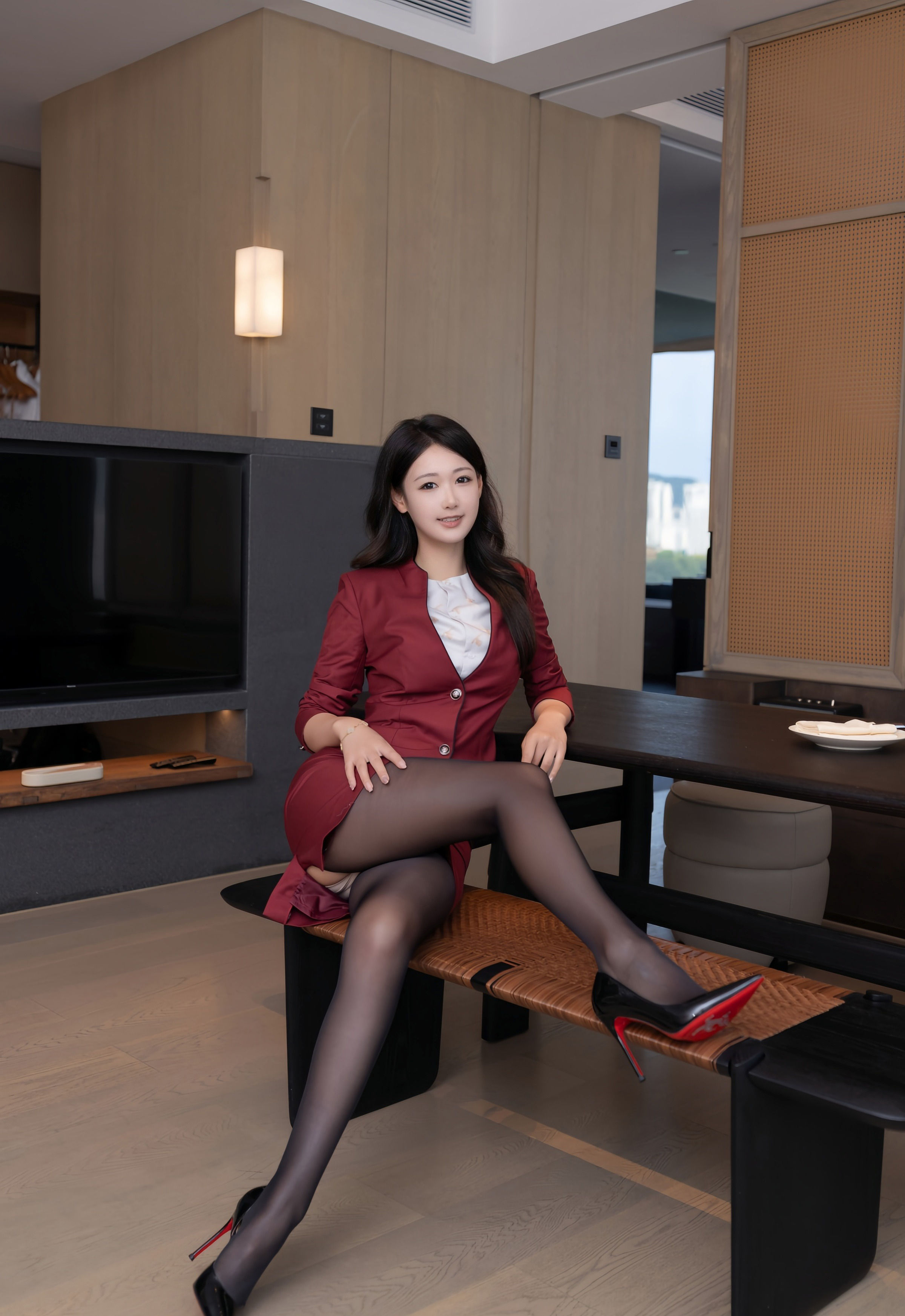 [XiuRen秀人网] No.10864 唐安琪 空姐制服 魅惑黑丝 性感写真 [85张]