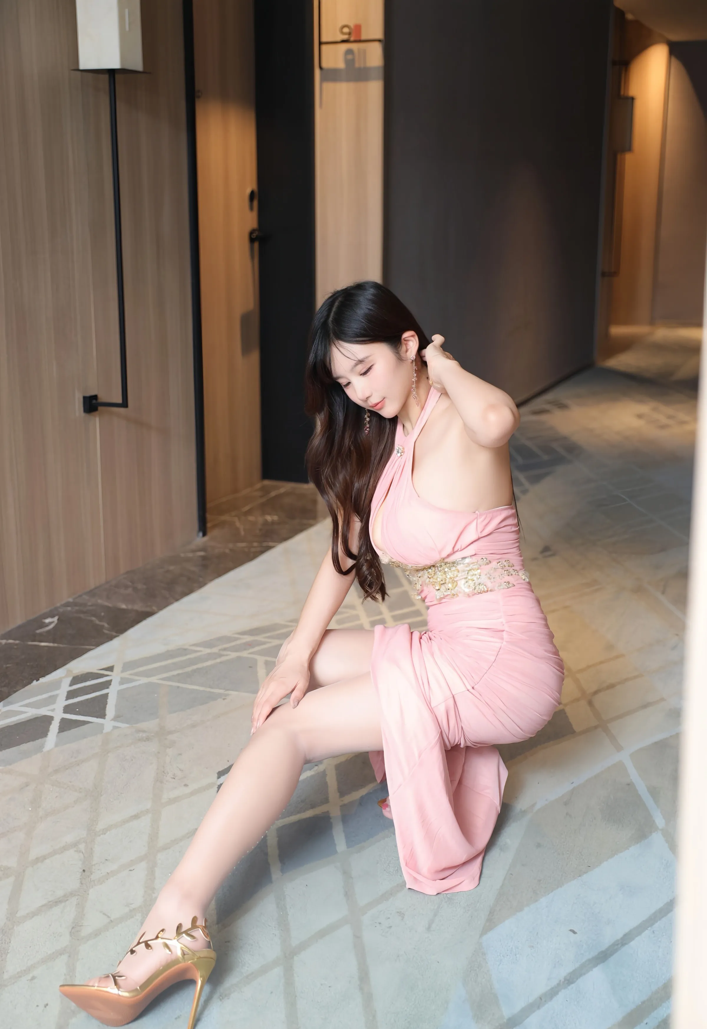 [XiuRen秀人网] No.10786 小肉肉咪 粉色长裙 性感写真 [62张]