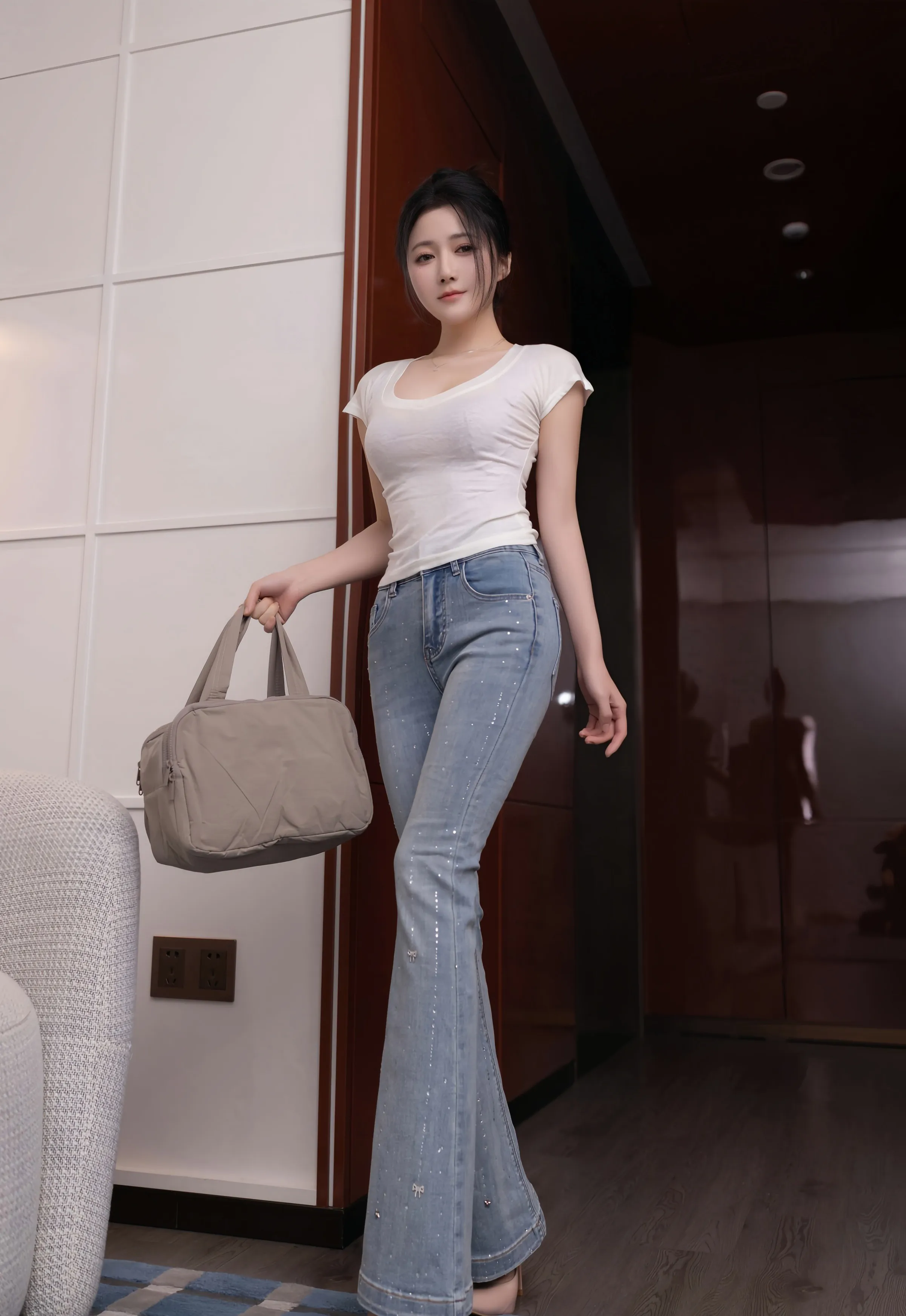 [XiuRen秀人网] No.10858 鱼子酱Fish 暖灰色蕾丝服饰 性感写真 [76张]