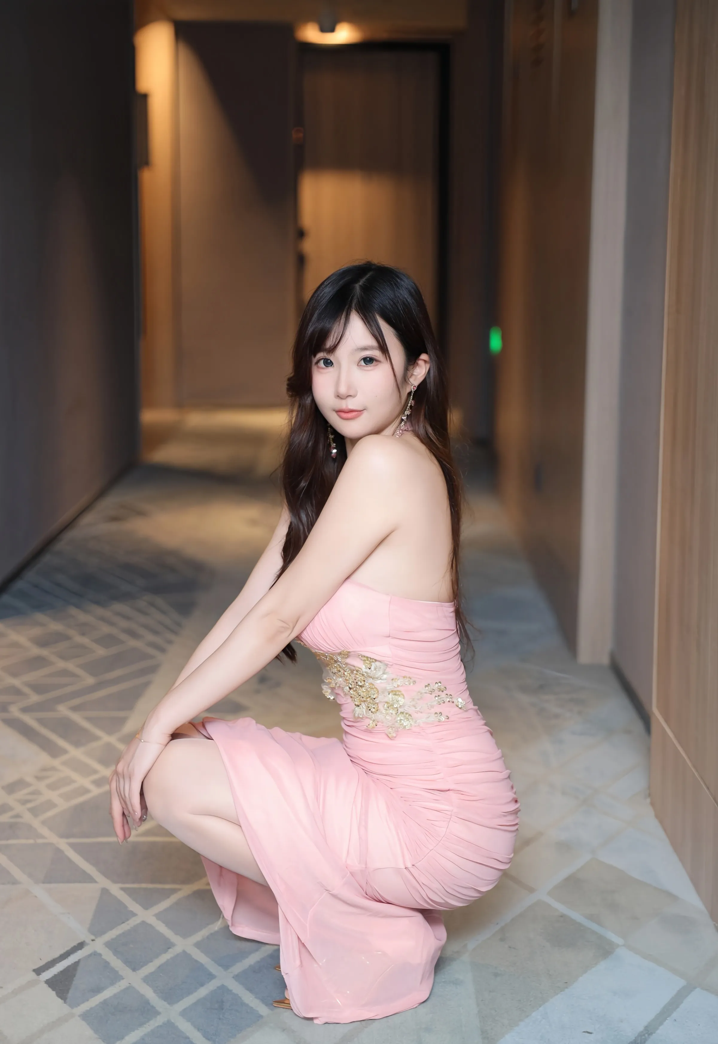 [XiuRen秀人网] No.10786 小肉肉咪 粉色长裙 性感写真 [62张]