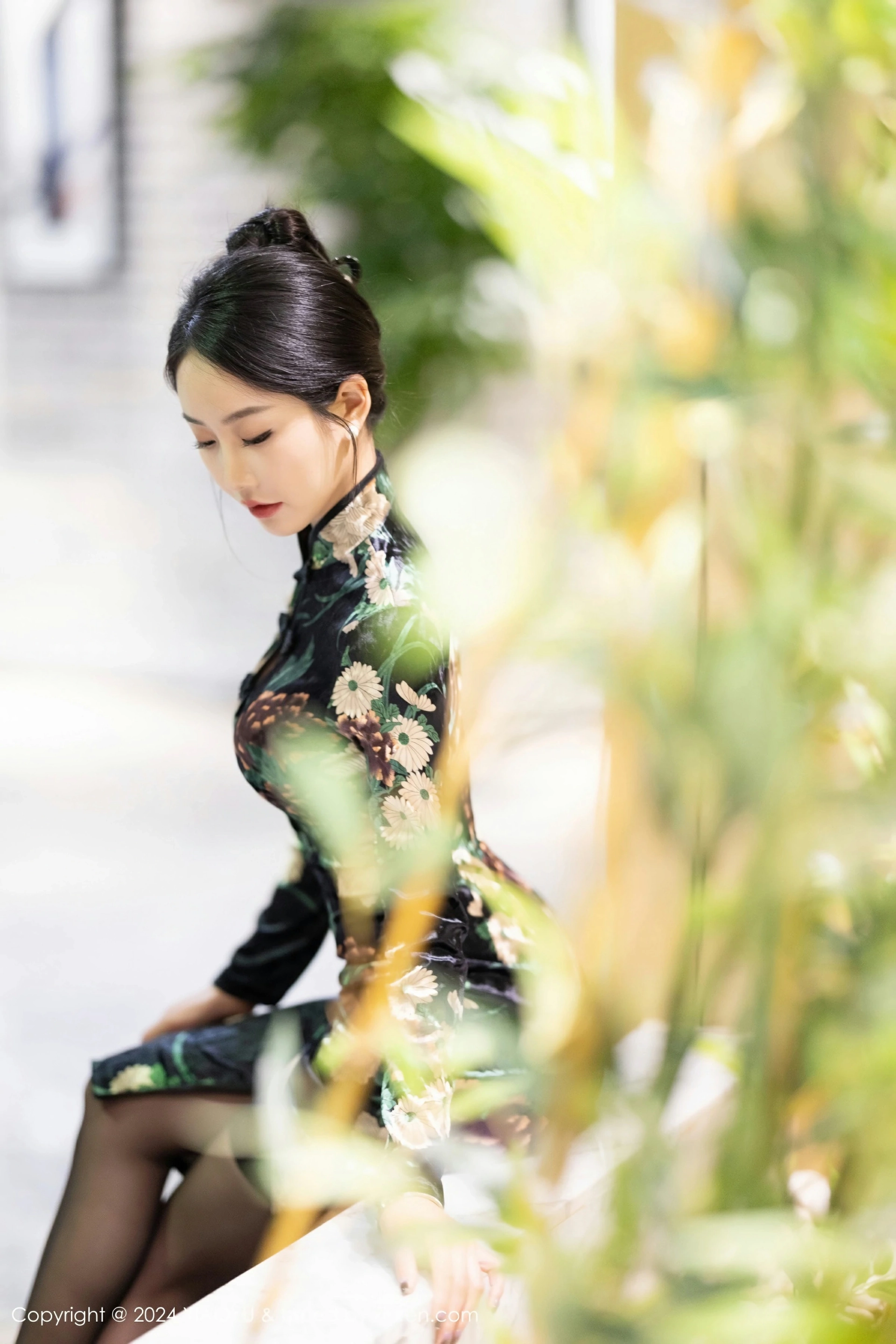 [XIAOYU语画界] VOL.1218 苏苏阿 黑色旗袍 黑色蕾丝内衣 性感写真 [83张]插图1