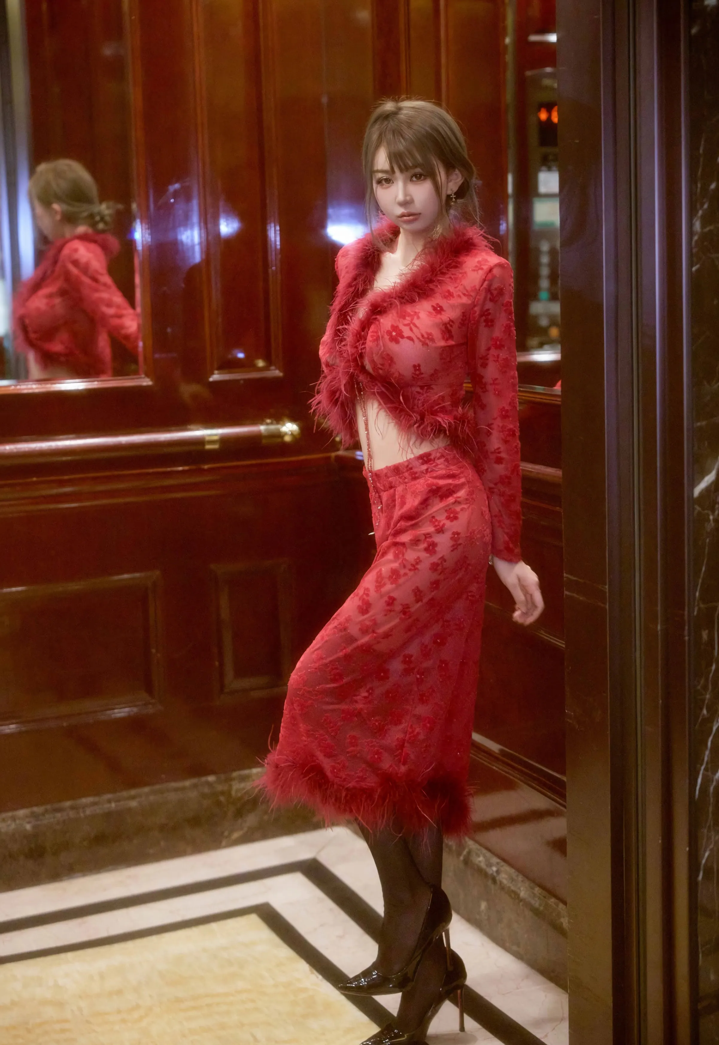 [XiuRen秀人网] No.10848 Zoe柚柚 红色复古服饰 性感写真 [52张]