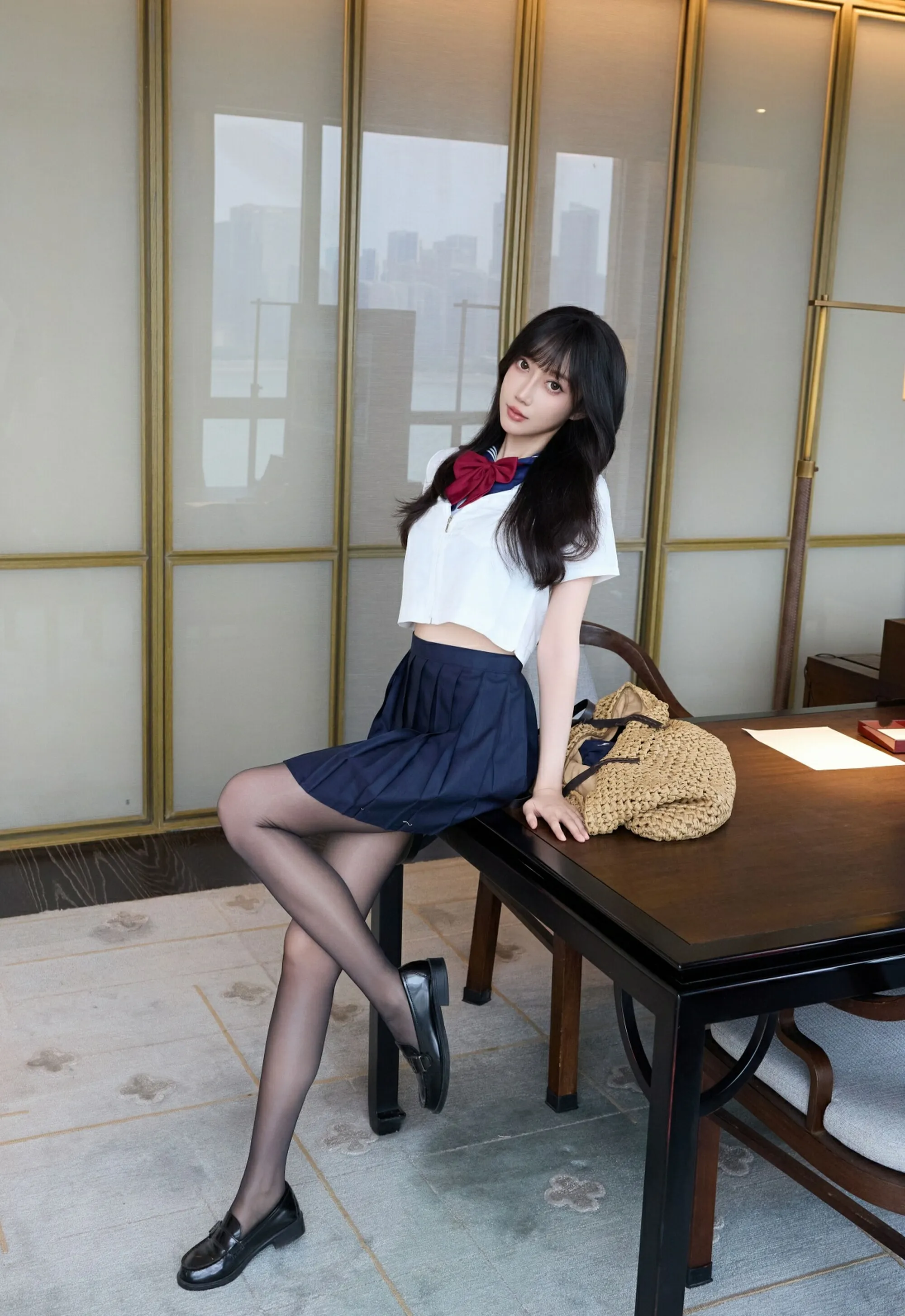 [XiuRen秀人网] No.10766 玥儿玥er JK制服 性感魅惑黑丝 上海旅拍写真 [68张]