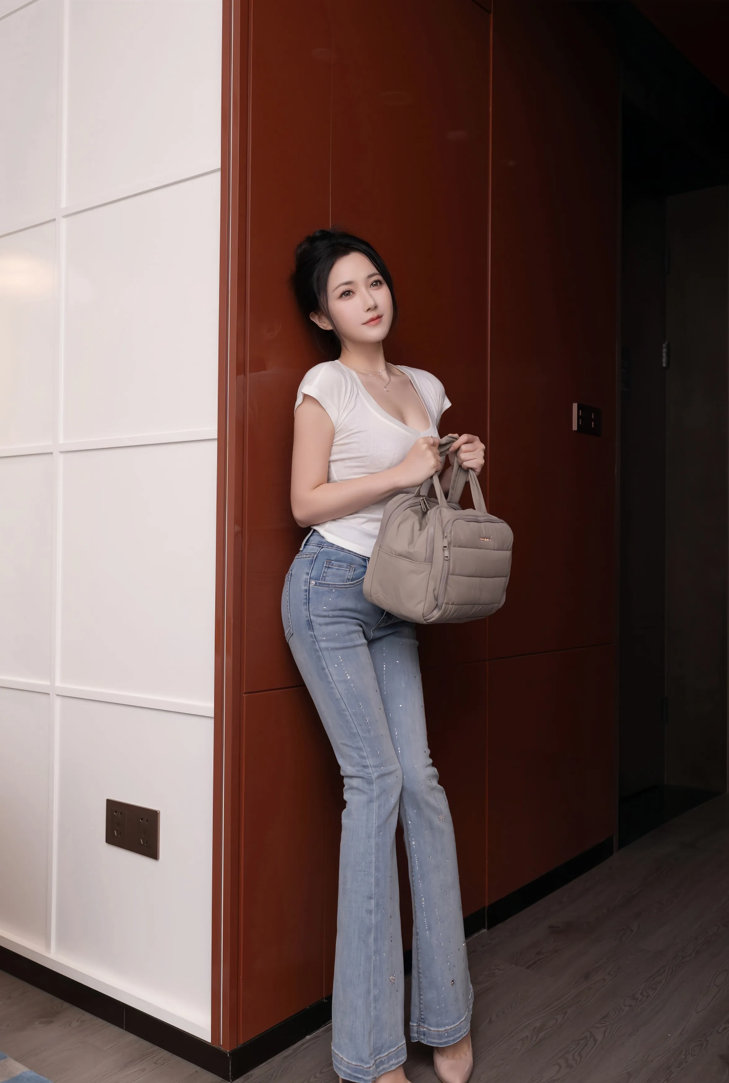 [XiuRen秀人网] No.10858 鱼子酱Fish 暖灰色蕾丝服饰 性感写真 [76张]