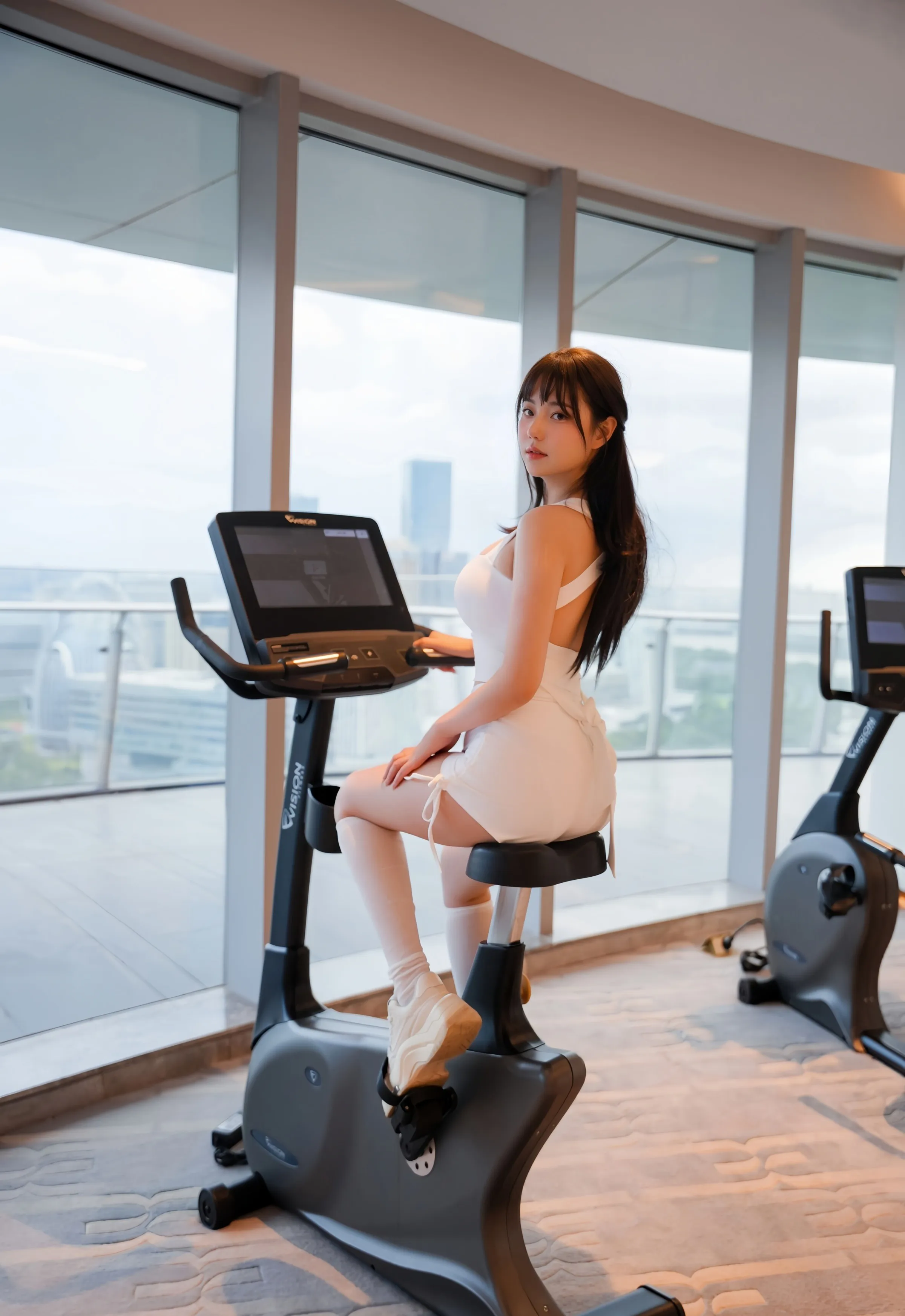 [XiuRen秀人网] No.10808 软情 白色运动服 性感写真 [81张]