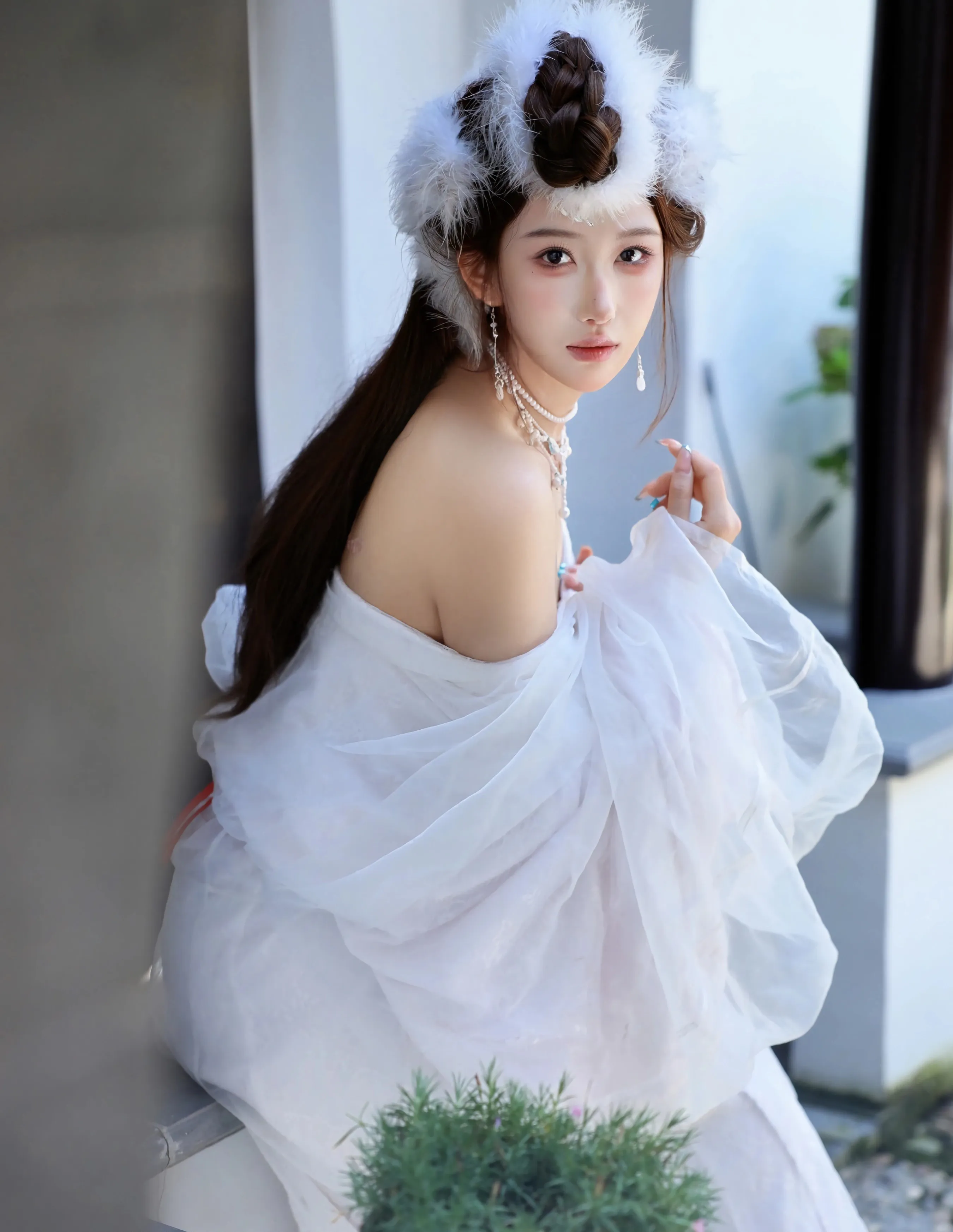 [XiuRen秀人网] No.10843 金允希Yuki 白色锦毛鼠装扮 性感写真 [78张]插图1