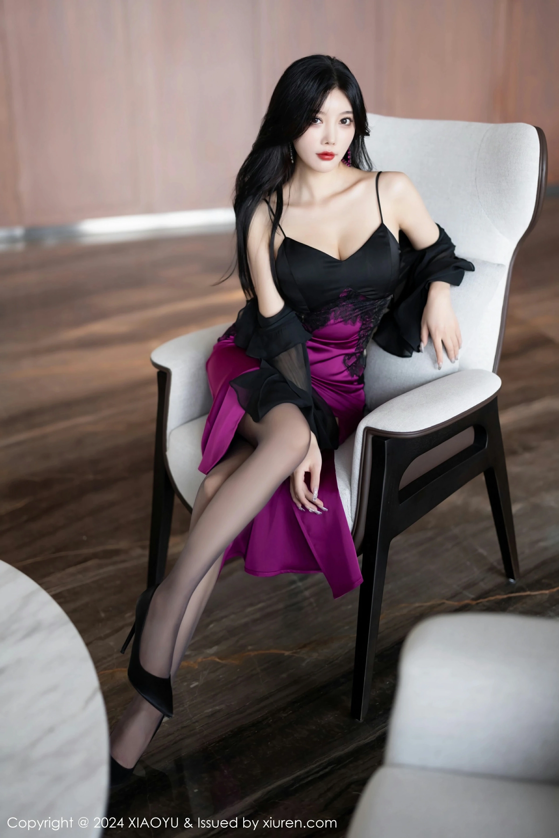 [XIAOYU语画界] VOL.1192 杨晨晨Yome 红黑拼色吊带裙 魅惑黑丝 性感写真 [85张]插图