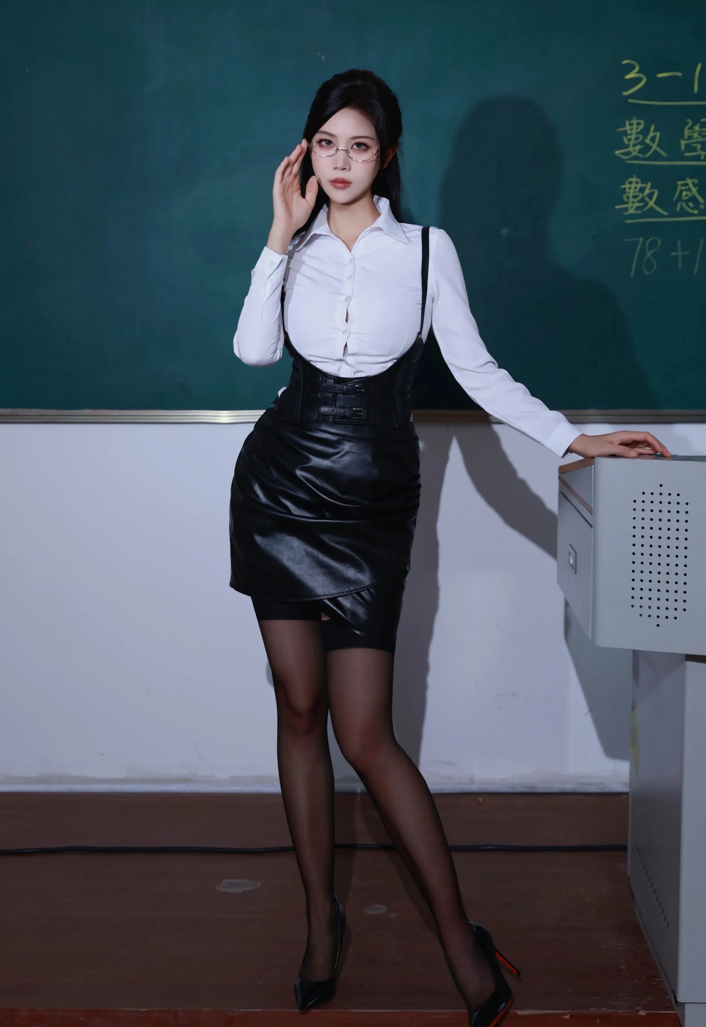 [XiuRen秀人网] No.10846 玫瑰我爱你 白色衬衫 魅惑黑丝 性感写真 [63张]插图1