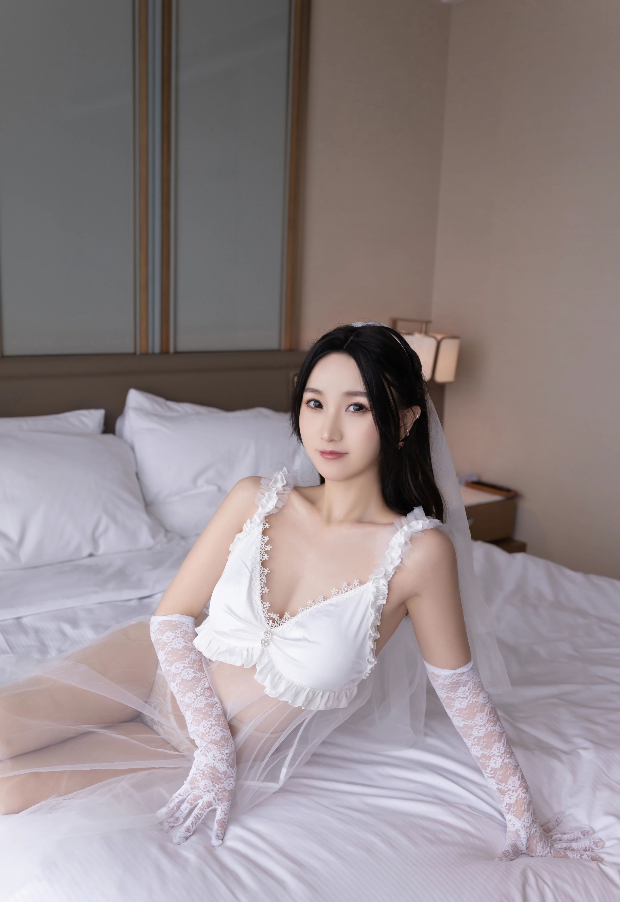 [XiuRen秀人网] No.10871 杏子Yada 轻透白纱搭配肉色丝袜 性感写真 [70张]