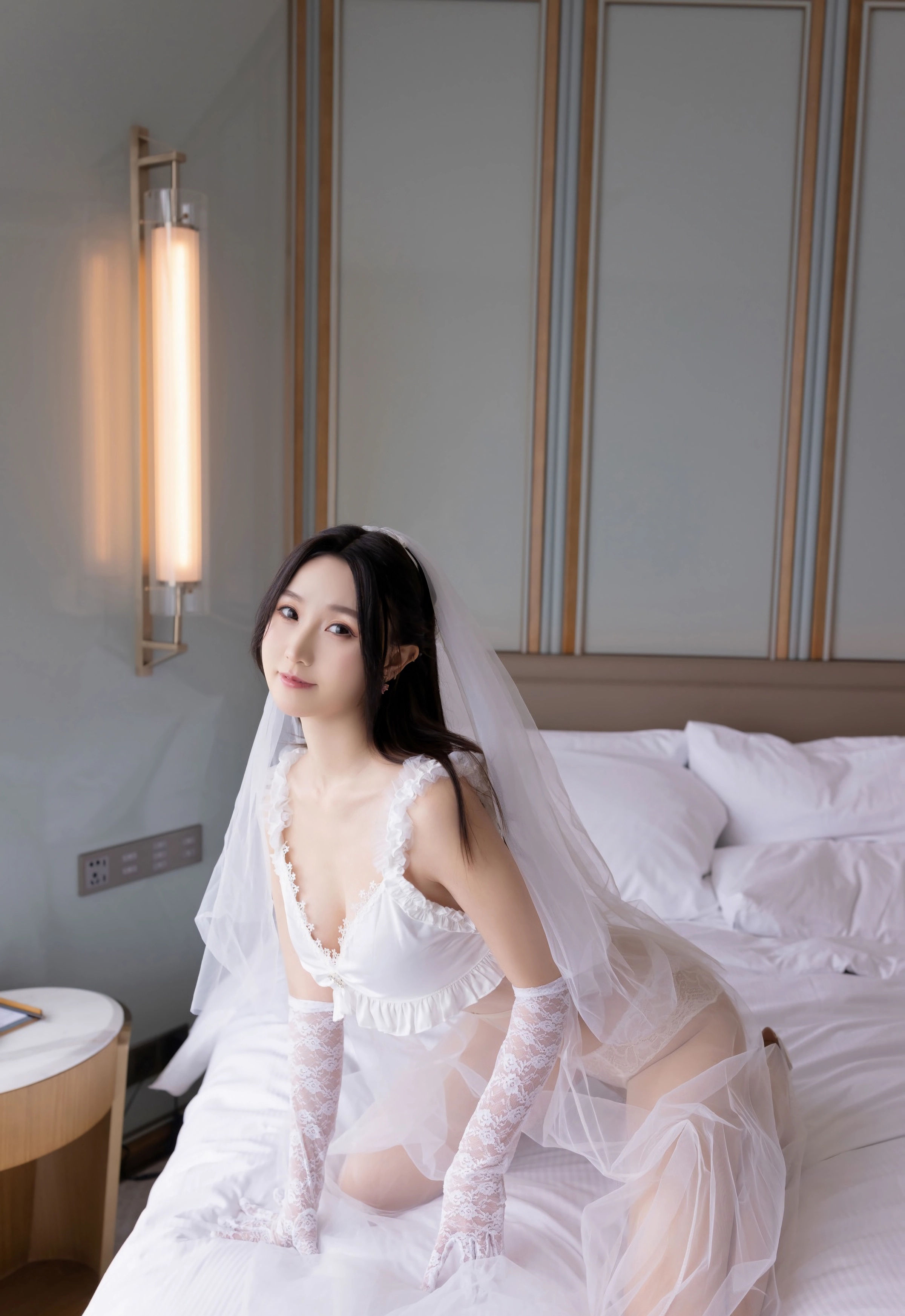 [XiuRen秀人网] No.10871 杏子Yada 轻透白纱搭配肉色丝袜 性感写真 [70张]