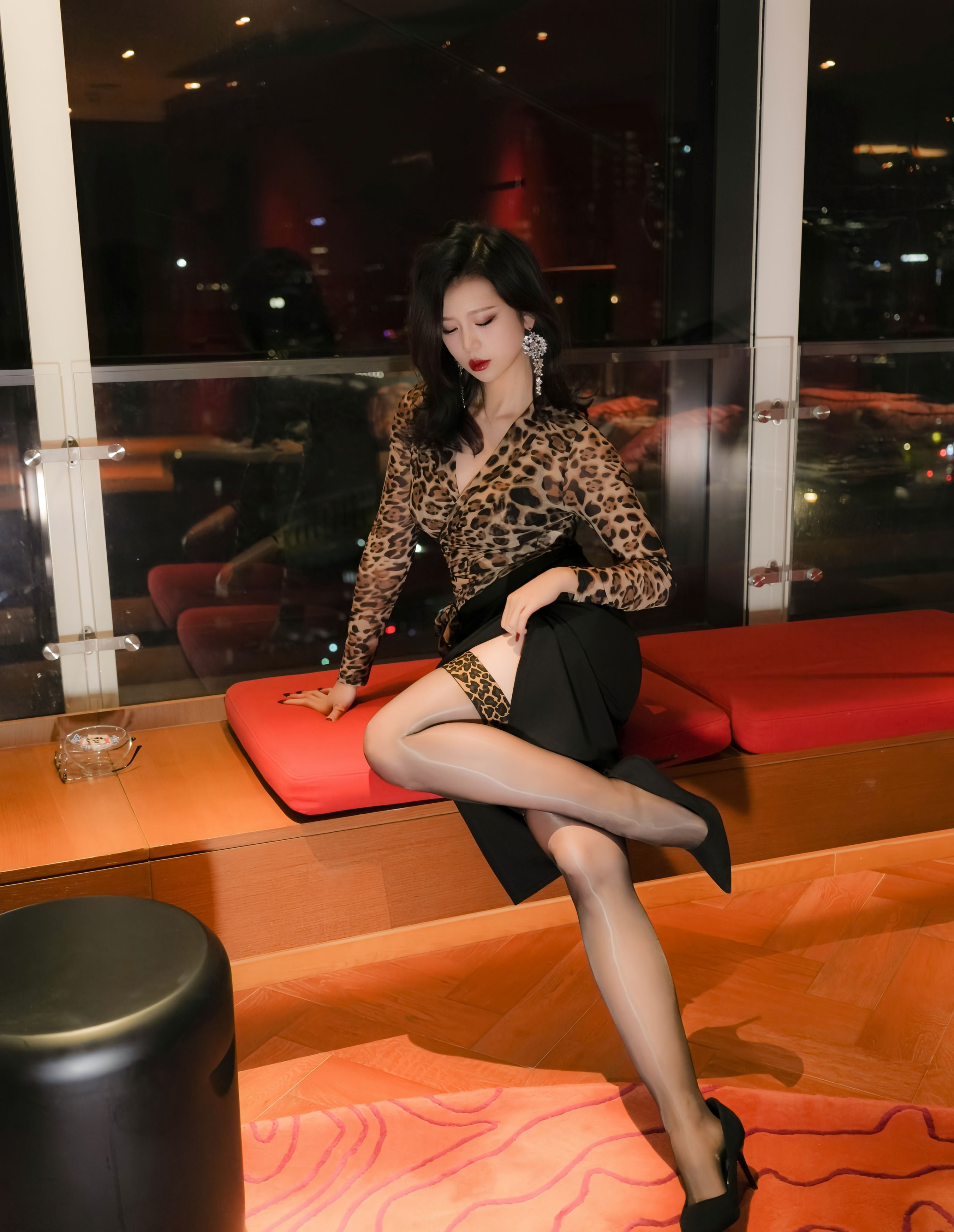 [XiuRen秀人网] No.10901 玫瑰我爱你 黑色内衣 性感写真 [63张]插图1