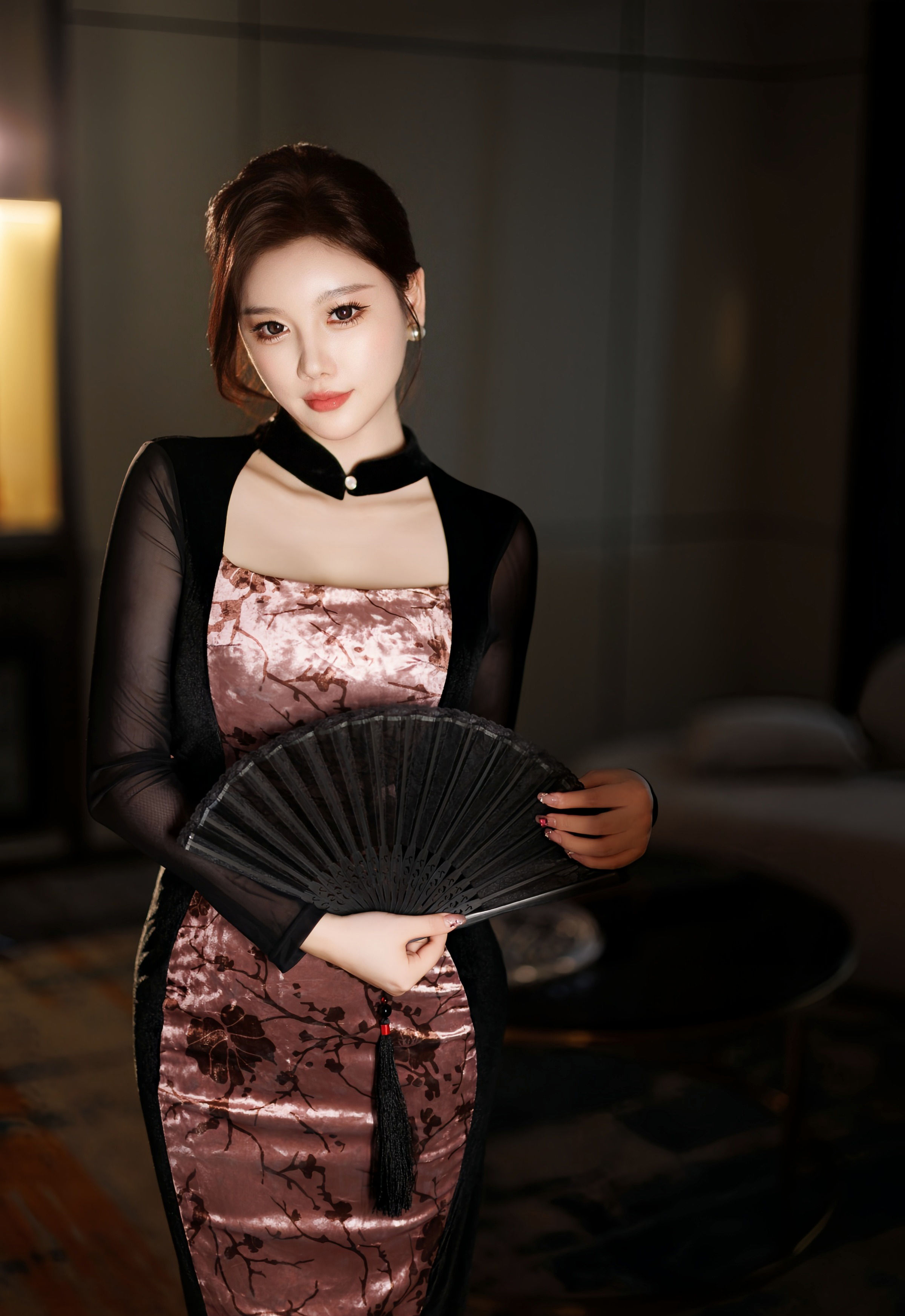 [XiuRen秀人网] No.11013 杨晨晨 性感黑色内衣 西安旅拍写真 [83张]插图1