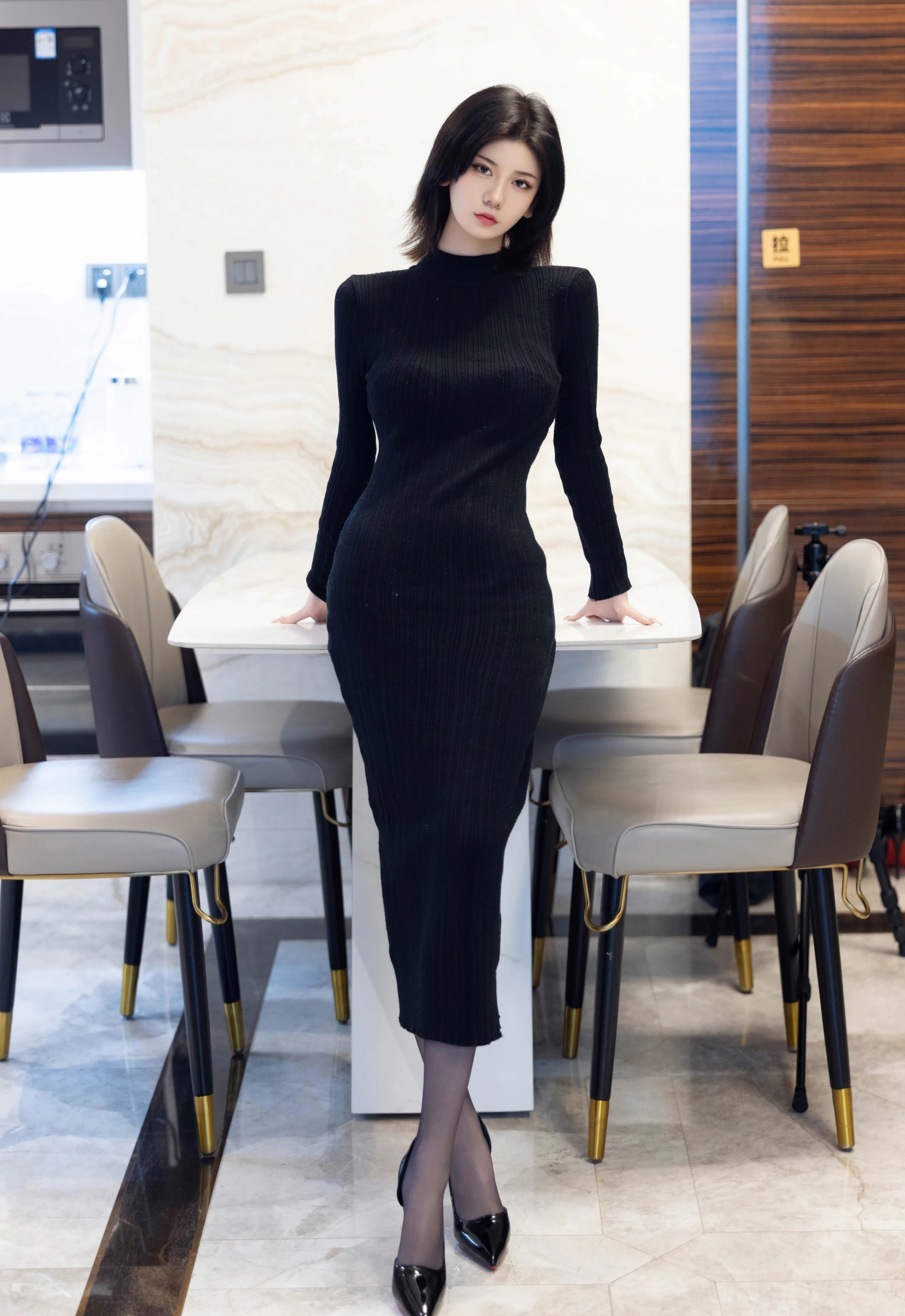 [XiuRen秀人网] No.11036 赵语嫣Baby 新人首套写真 性感黑色连衣裙 [97张]插图