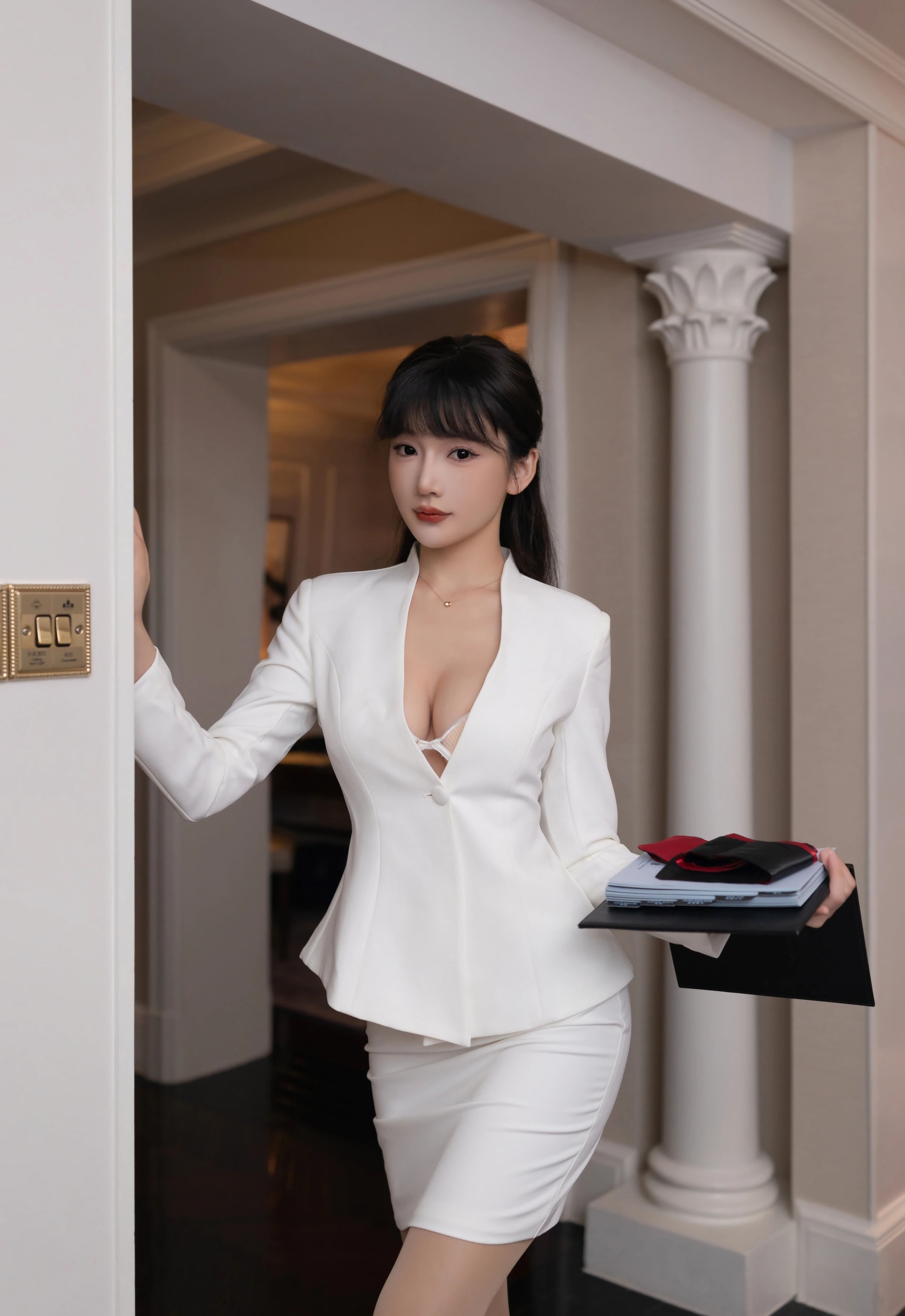 [XiuRen秀人网] No.11042 陆萱萱 性感白色套装 肉色丝袜 西安旅拍写真 [80张]插图