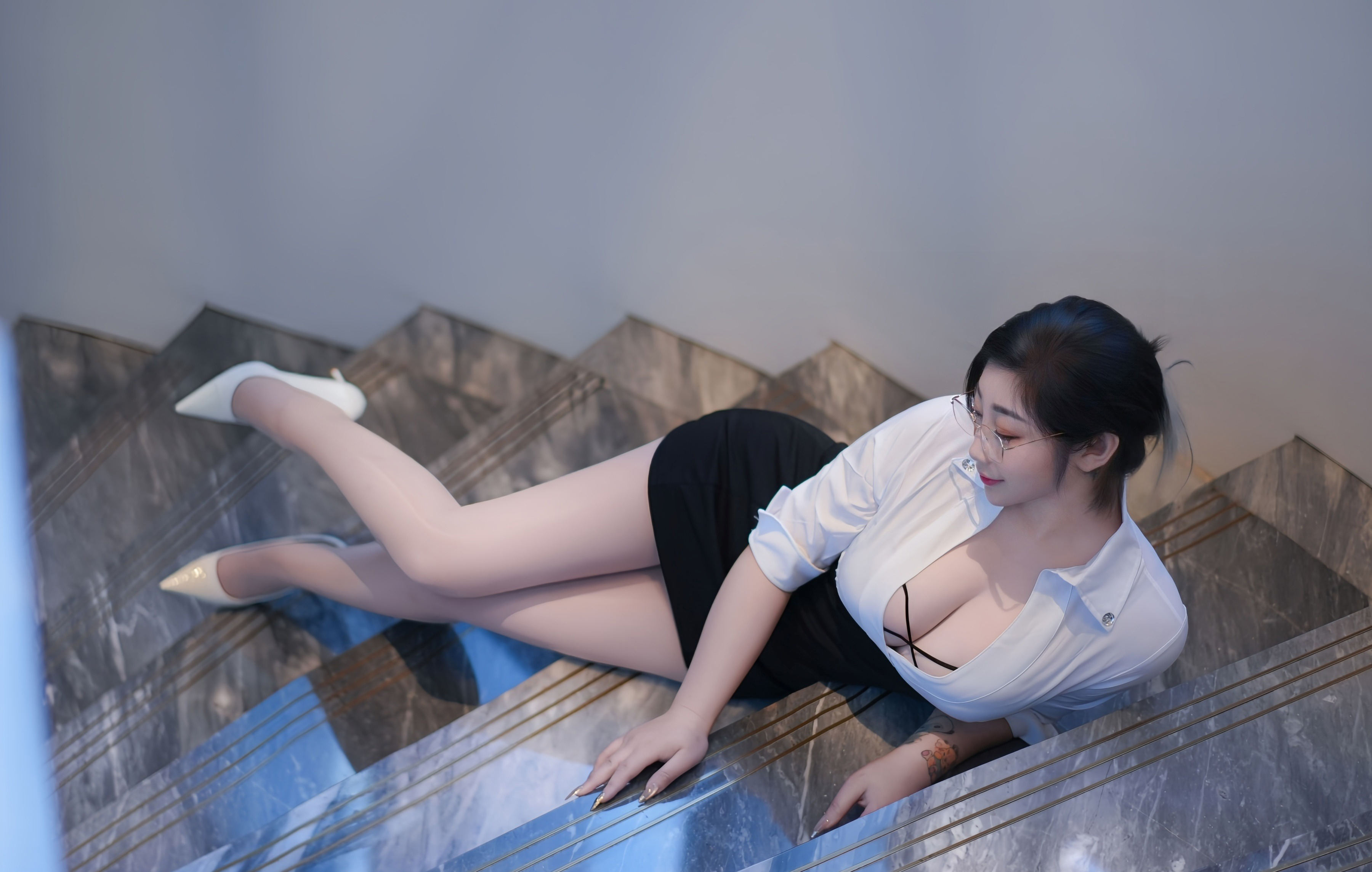 [XiuRen秀人网] No.11045 妲己_Toxic 诱人肉色丝袜 性感写真 [80张]插图1