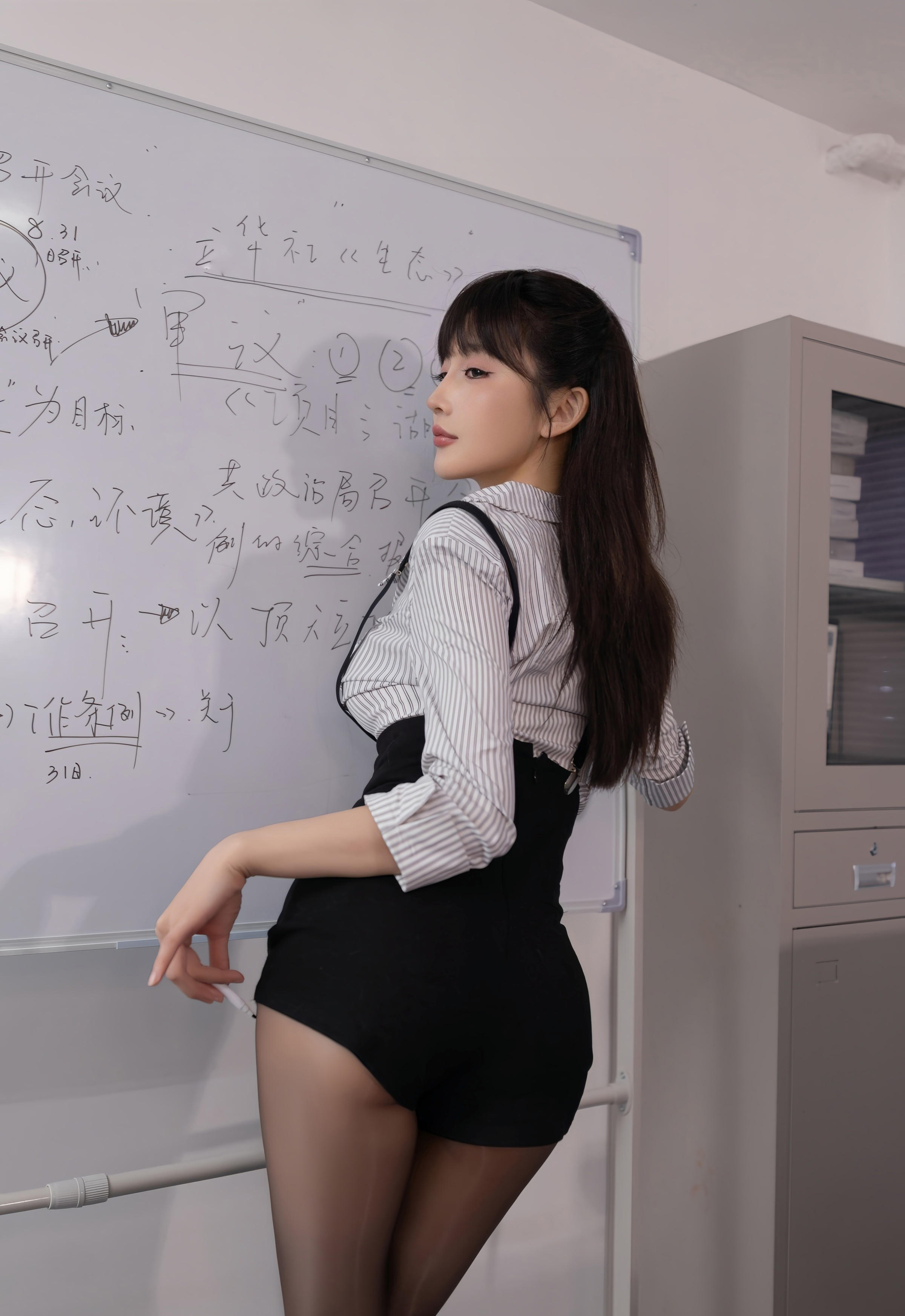 [XiuRen秀人网] No.11070 陆萱萱 OL服饰 魅惑黑丝 性感写真 [80张]插图